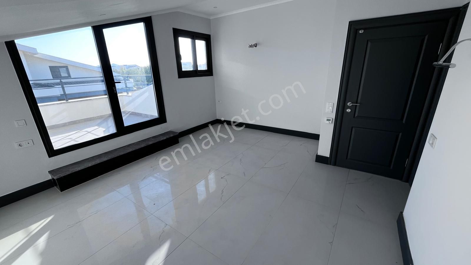 Stop'tan Plaja 300 Metre Lüks Sıfır 4 + 1 Müstakil Havuzlu Villa - Görsel 26