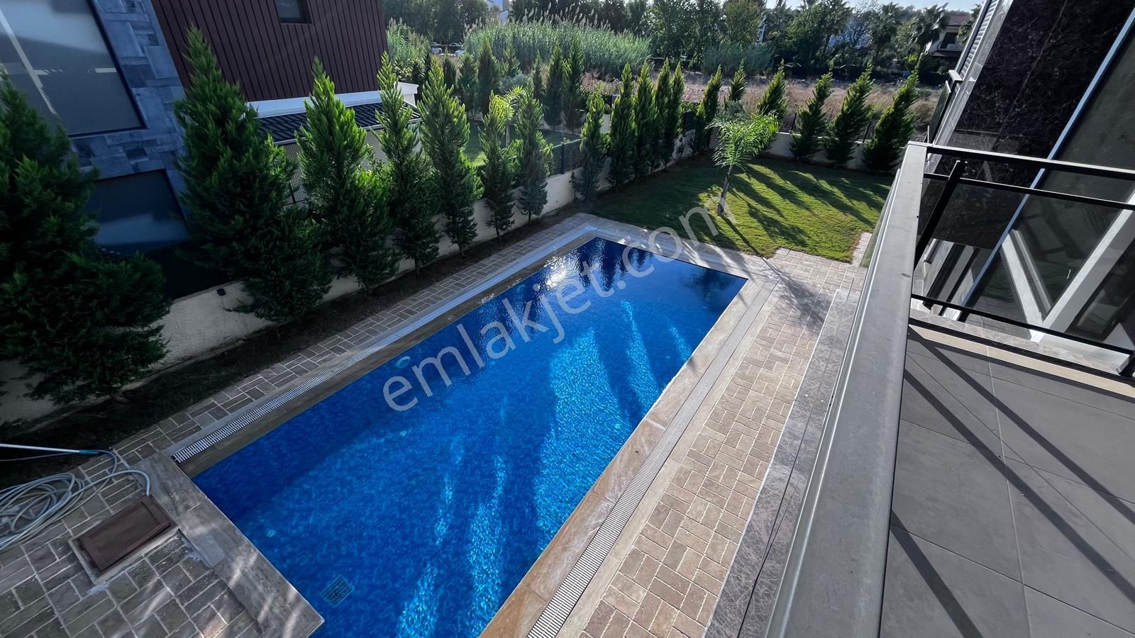 Stop'tan Plaja 300 Metre Lüks Sıfır 4 + 1 Müstakil Havuzlu Villa - Görsel 4