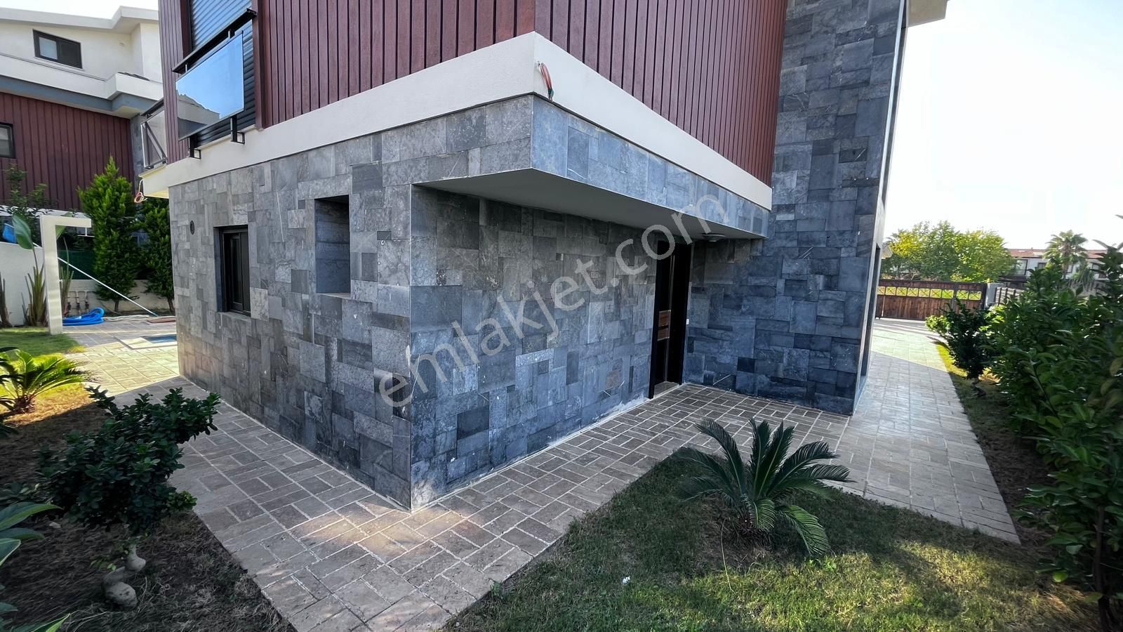 Stop'tan Plaja 300 Metre Lüks Sıfır 4 + 1 Müstakil Havuzlu Villa - Görsel 8