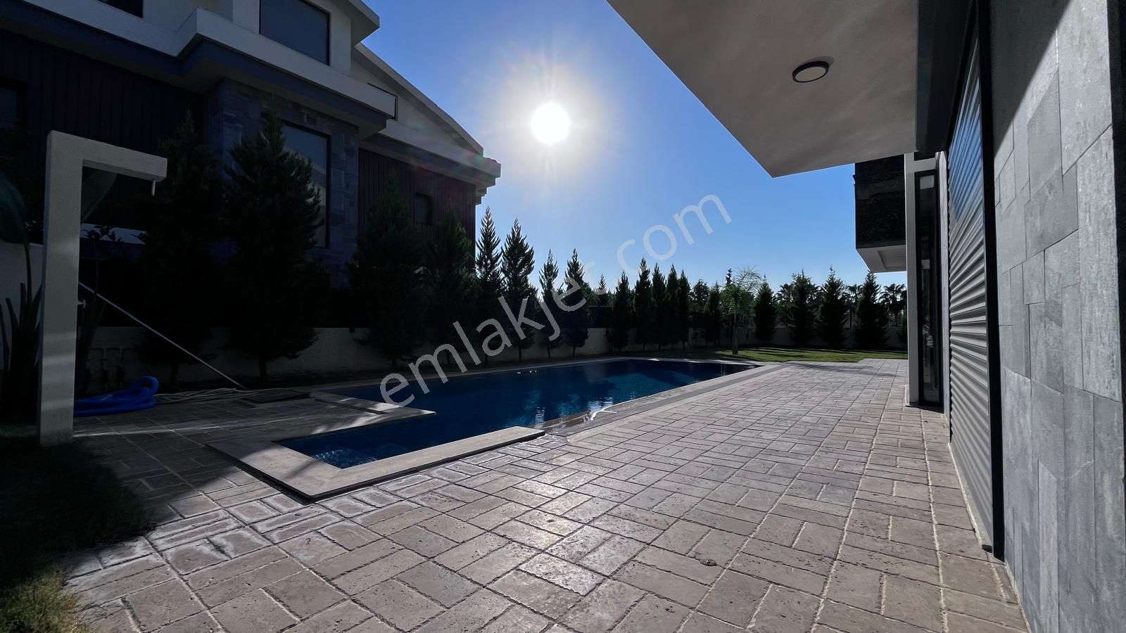 Stop'tan Plaja 300 Metre Lüks Sıfır 4 + 1 Müstakil Havuzlu Villa - Görsel 2