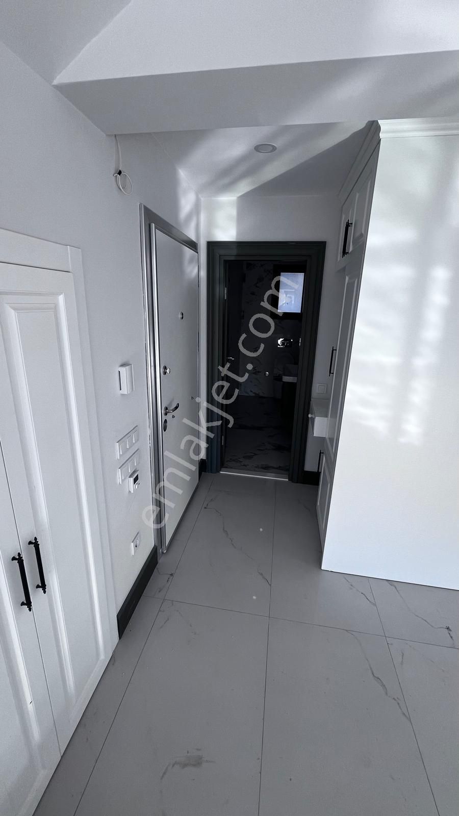 Stop'tan Plaja 300 Metre Lüks Sıfır 4 + 1 Müstakil Havuzlu Villa - Görsel 14