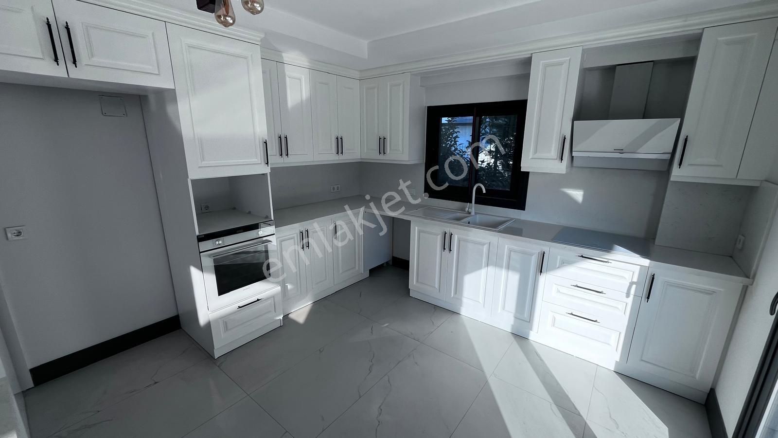 Stop'tan Plaja 300 Metre Lüks Sıfır 4 + 1 Müstakil Havuzlu Villa - Görsel 21