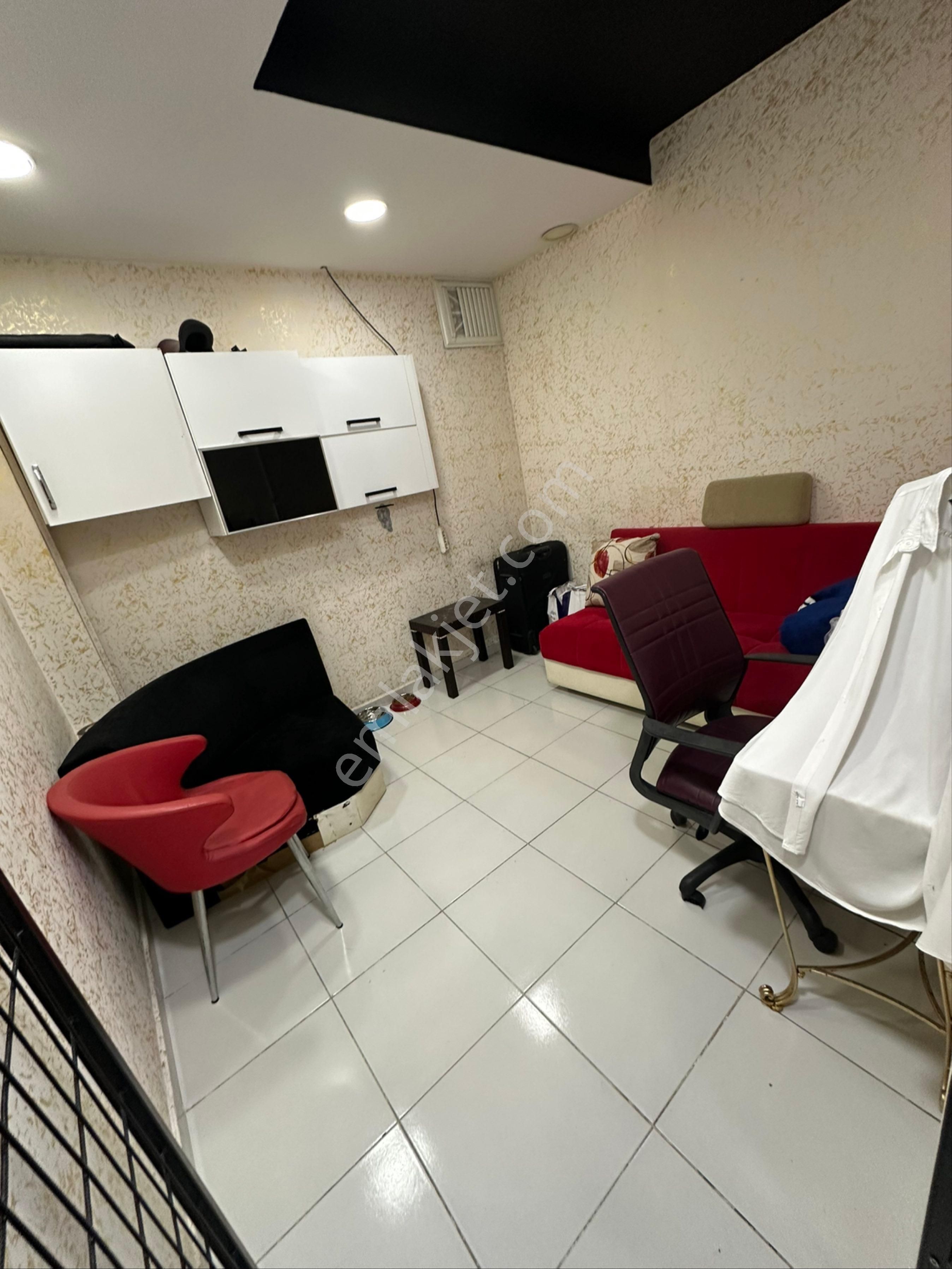 Avcılar Cihangirde Cadde Üstü 12 Senelik Bayan Kuaförü - Görsel 5