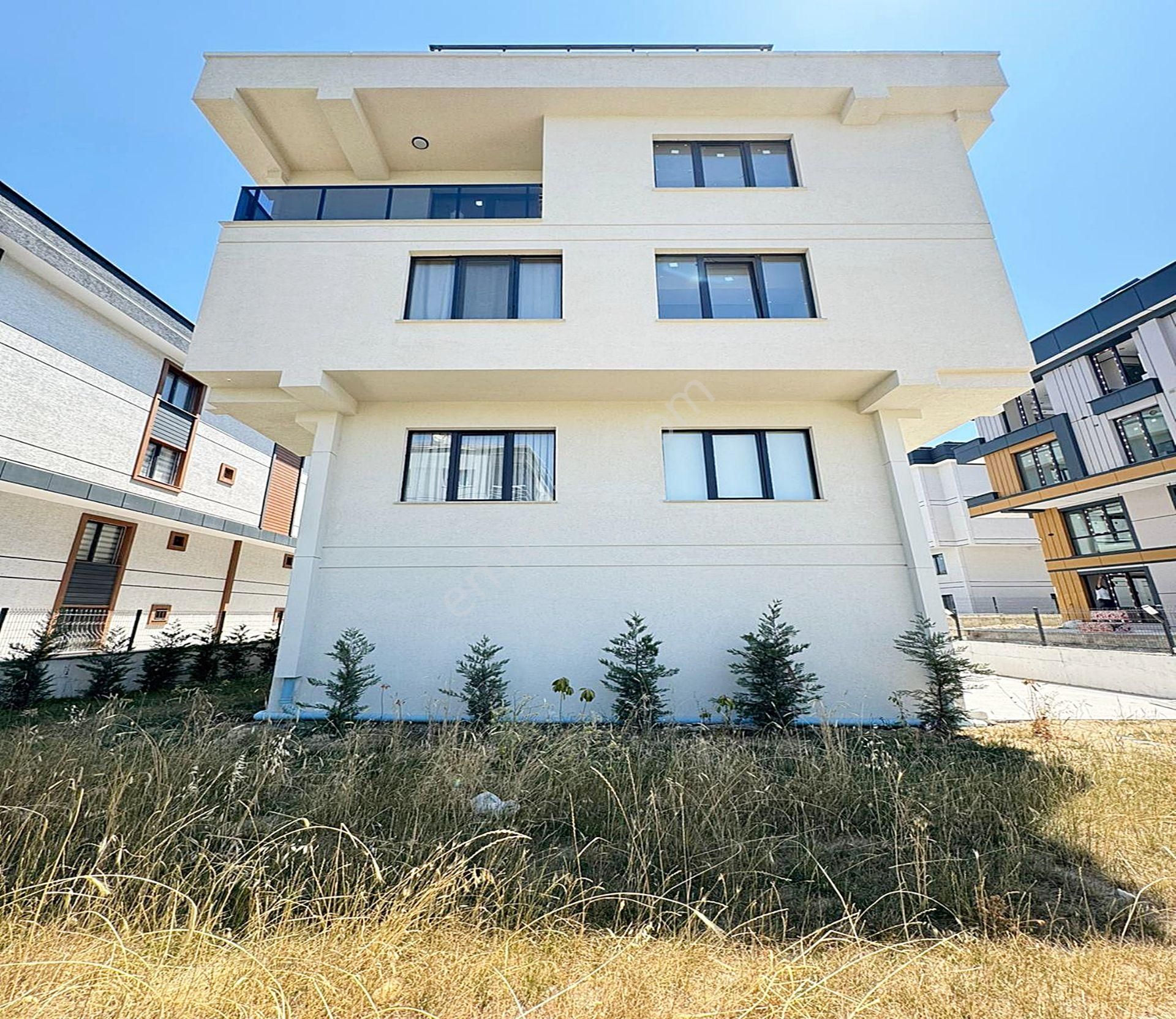 Beylikdüzü Kavaklı'da Sıfır Villa Tadında 1. Katta Satılık Daire - Görsel 3