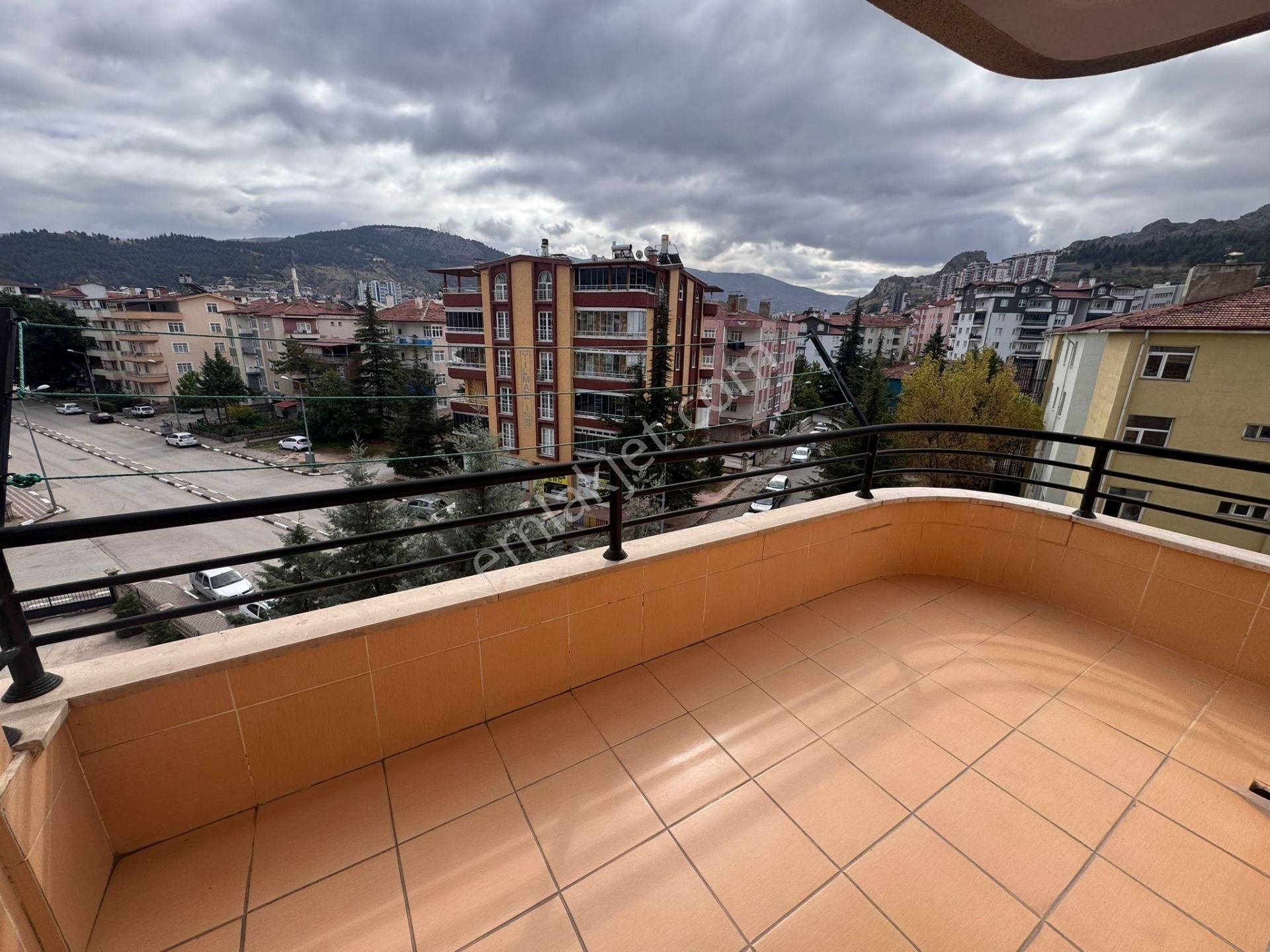 4+1 Çift Banyolu Yeşilırmak Da Ana Yol Üzerinde 3cepheli Satılık - Görsel 10