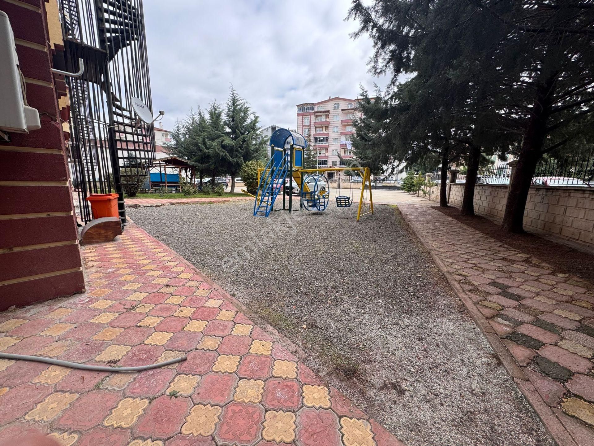 4+1 Çift Banyolu Yeşilırmak Da Ana Yol Üzerinde 3cepheli Satılık - Görsel 3