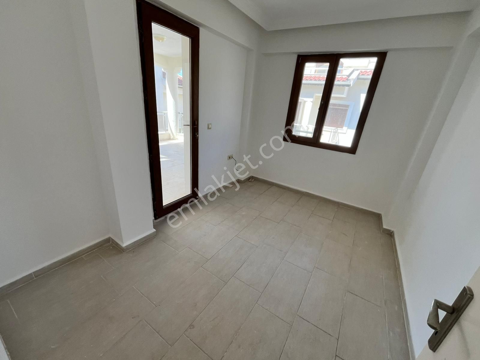 Plaja 1 Km Elit Sitede 3+1 Köşe Bahçeli 2 Banyo Masrafsız Villa - Görsel 17