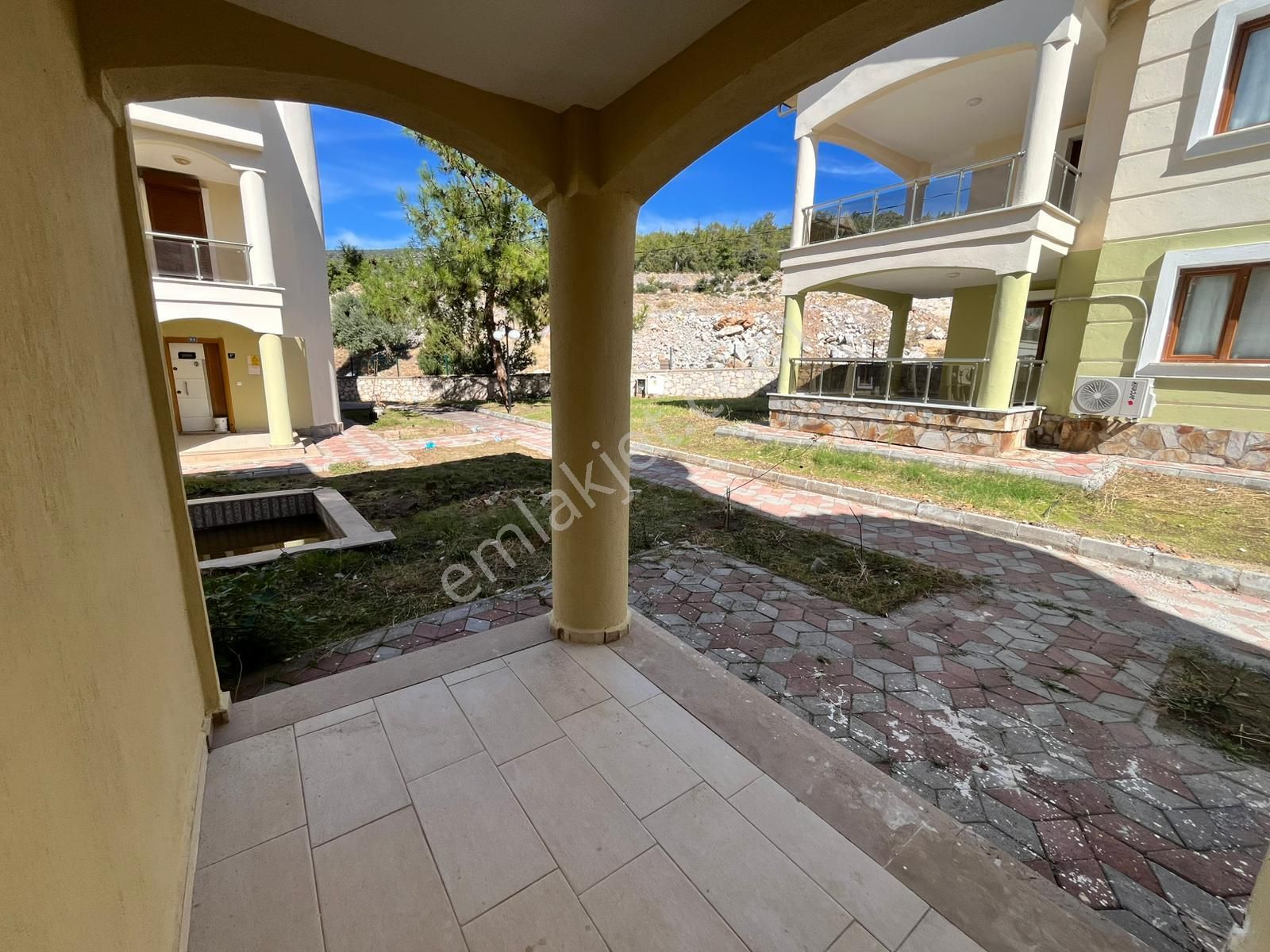Plaja 1 Km Elit Sitede 3+1 Köşe Bahçeli 2 Banyo Masrafsız Villa - Görsel 6