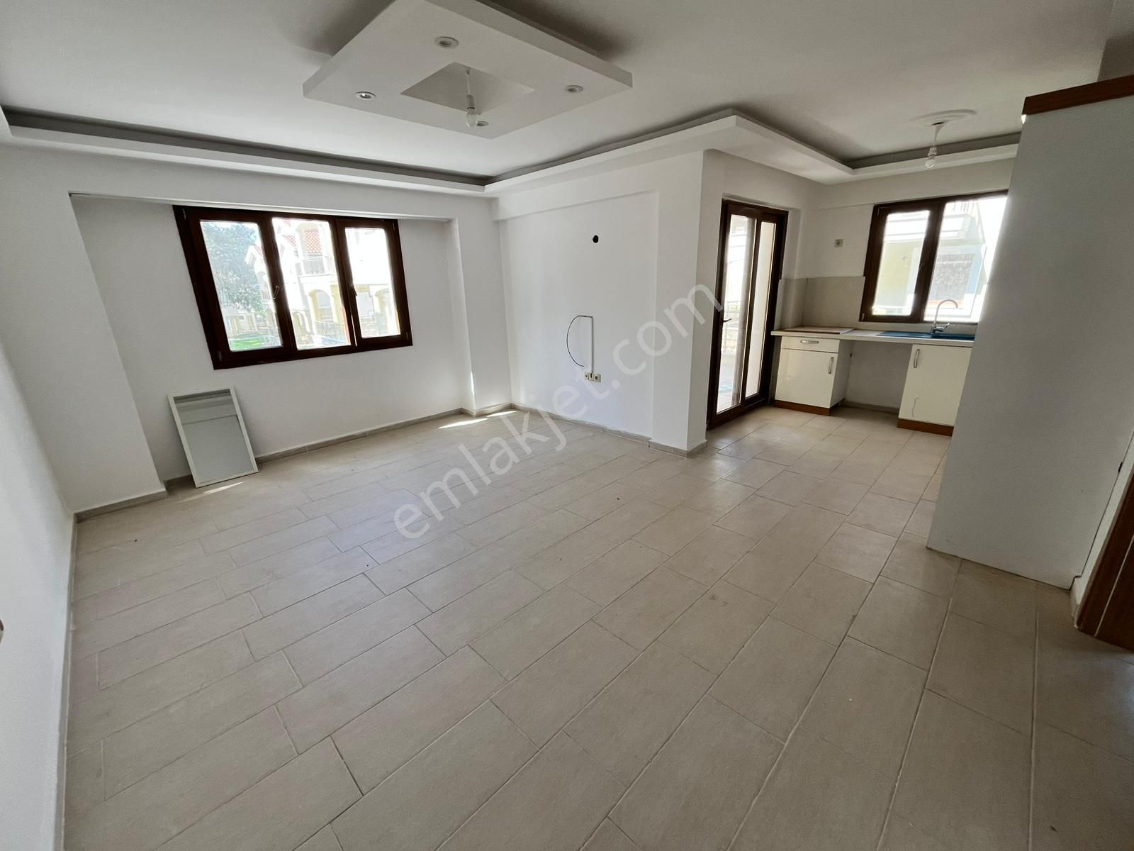 Plaja 1 Km Elit Sitede 3+1 Köşe Bahçeli 2 Banyo Masrafsız Villa - Görsel 11