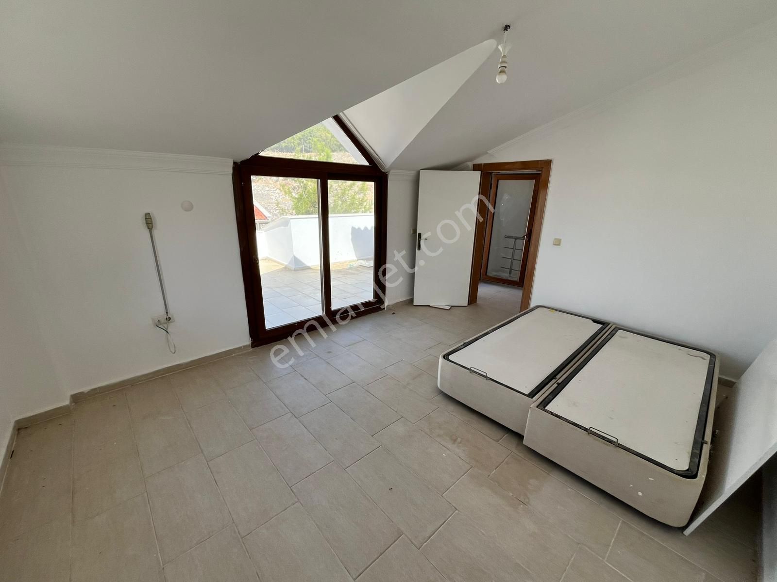 Plaja 1 Km Elit Sitede 3+1 Köşe Bahçeli 2 Banyo Masrafsız Villa - Görsel 25