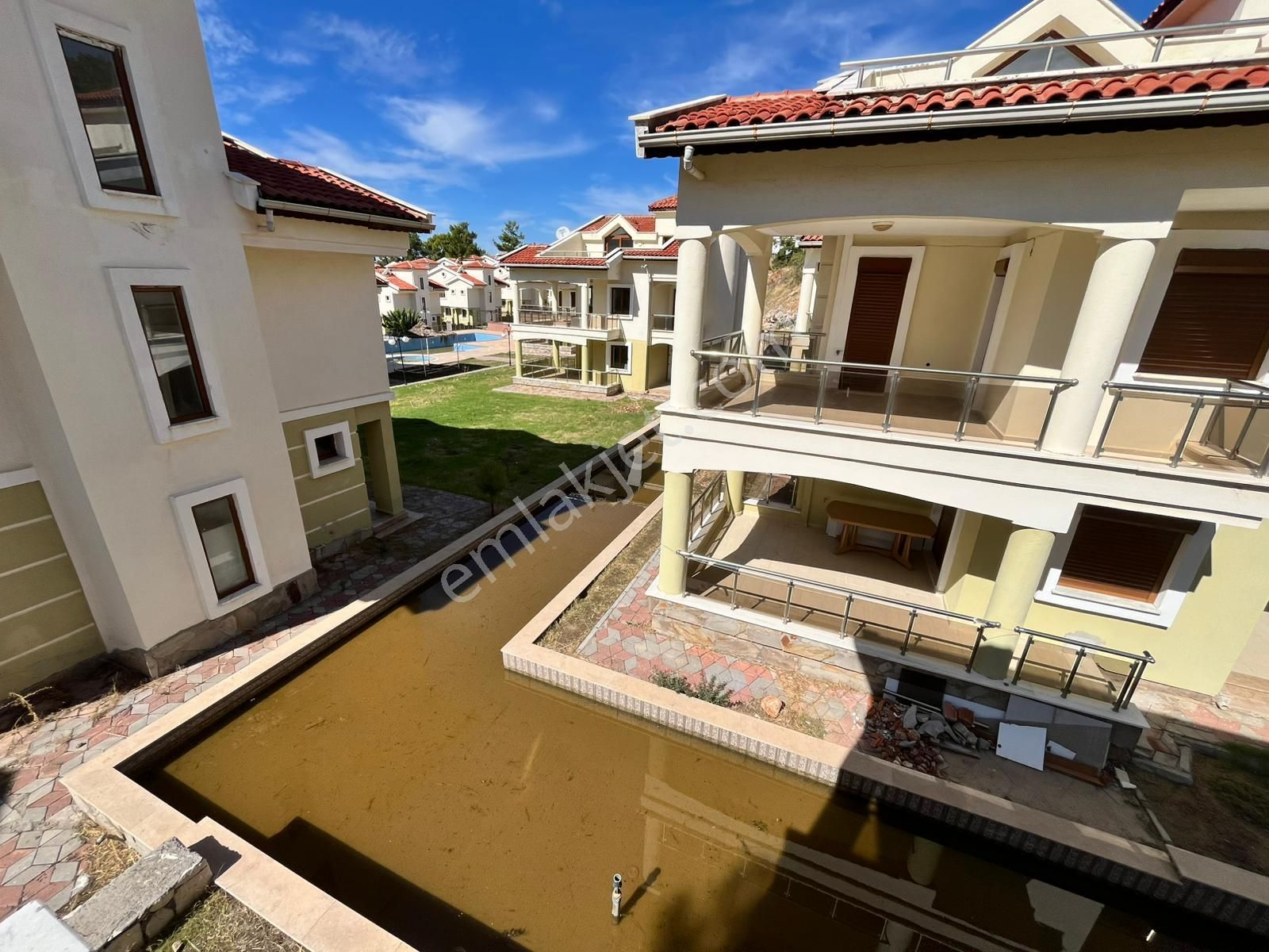 Plaja 1 Km Elit Sitede 3+1 Köşe Bahçeli 2 Banyo Masrafsız Villa - Görsel 13