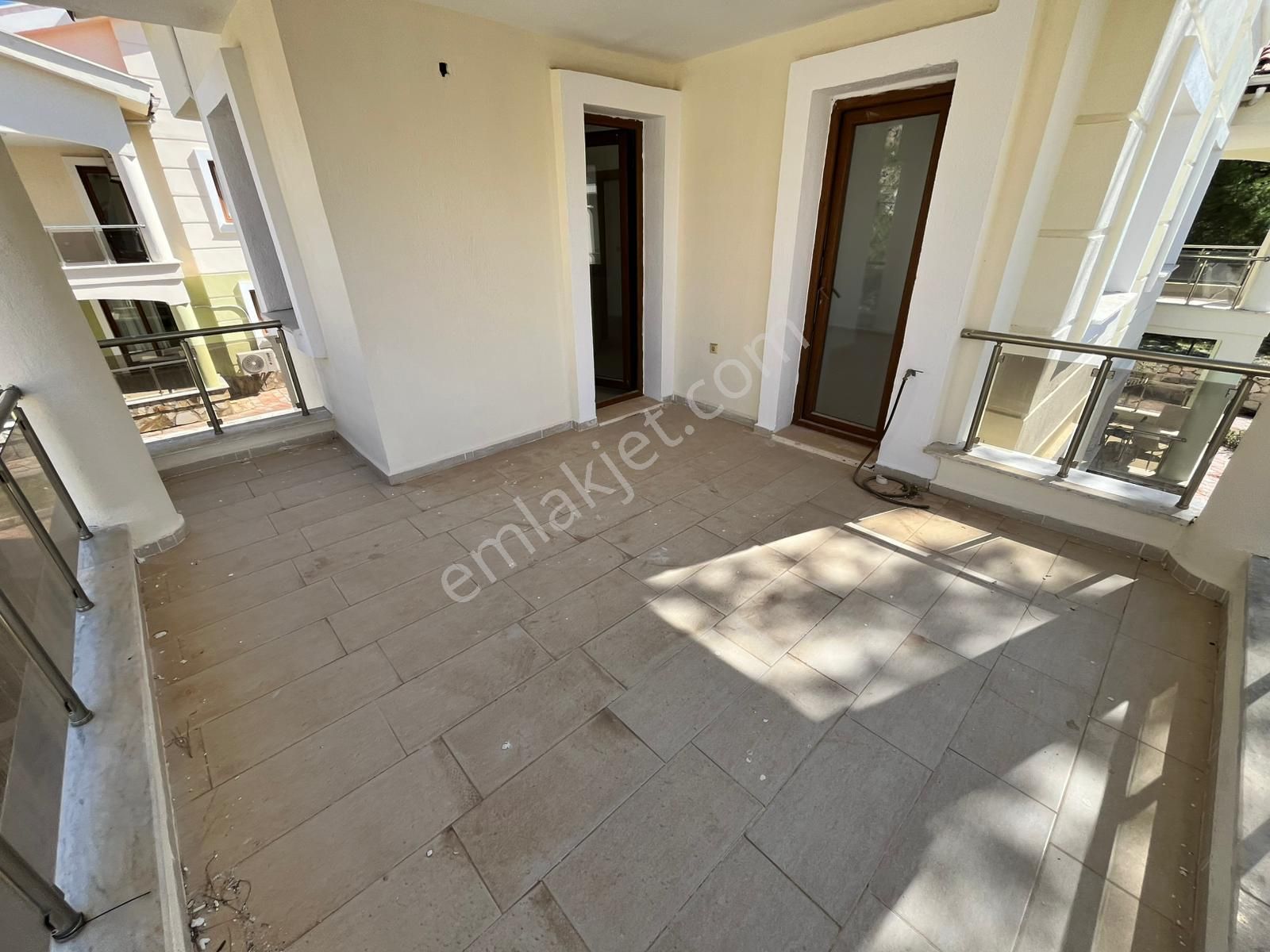 Plaja 1 Km Elit Sitede 3+1 Köşe Bahçeli 2 Banyo Masrafsız Villa - Görsel 14