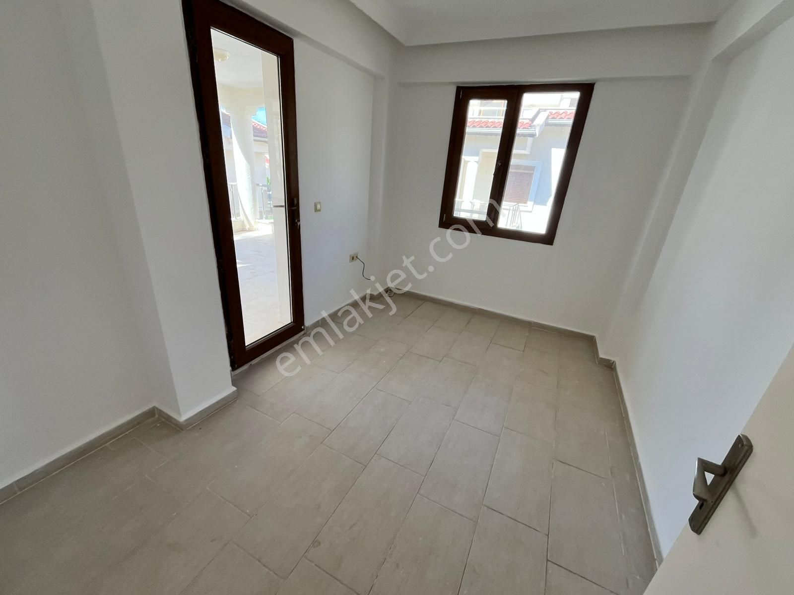 Plaja 1 Km Elit Sitede 3+1 Köşe Bahçeli 2 Banyo Masrafsız Villa - Görsel 16