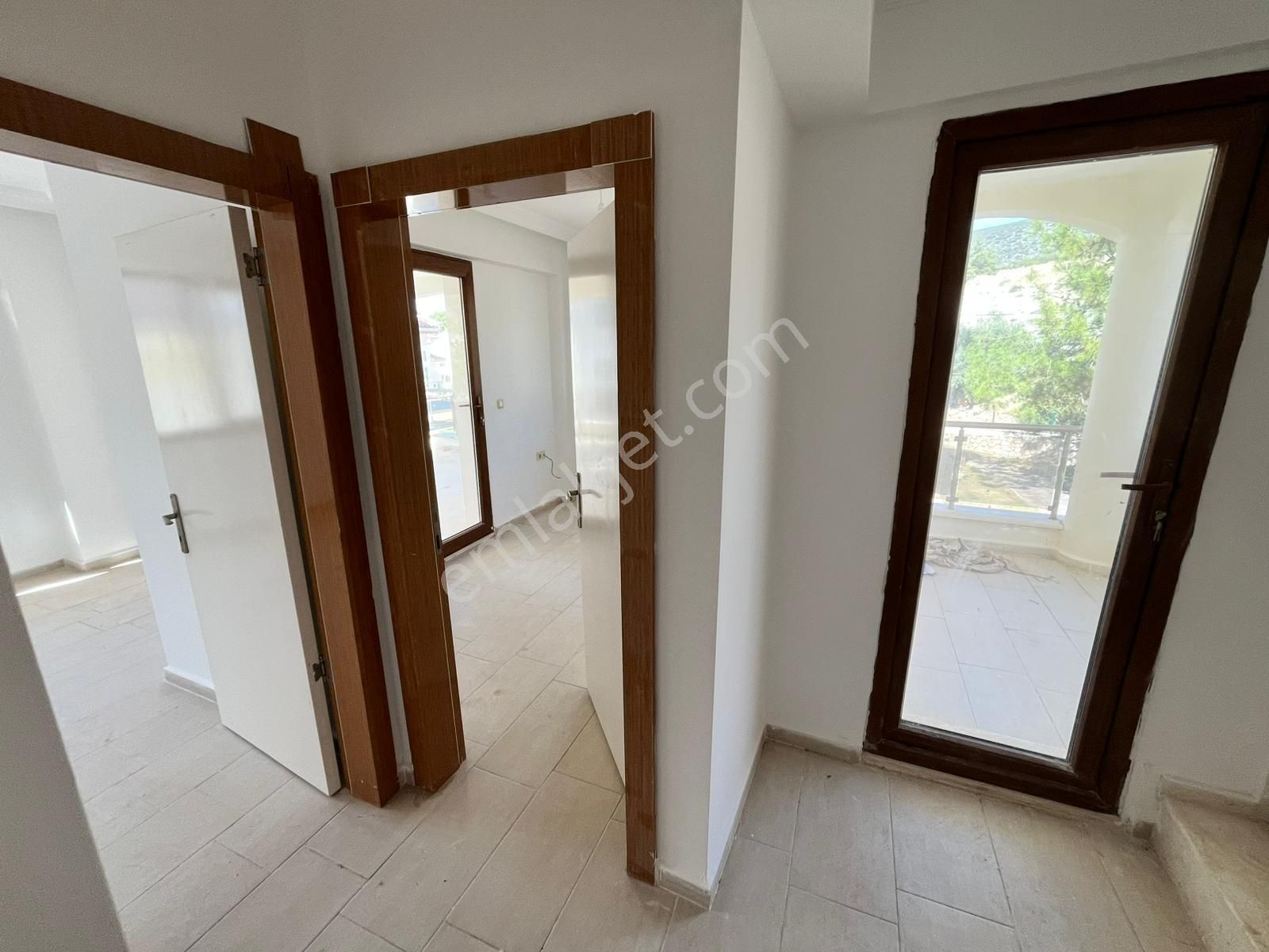 Plaja 1 Km Elit Sitede 3+1 Köşe Bahçeli 2 Banyo Masrafsız Villa - Görsel 23