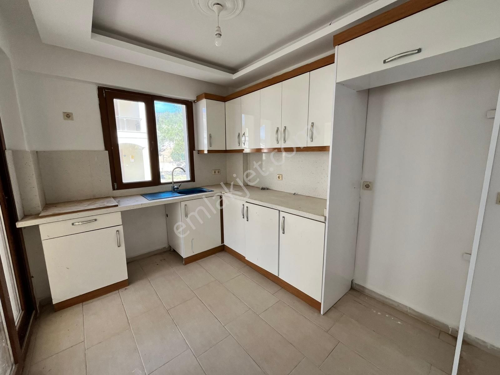 Plaja 1 Km Elit Sitede 3+1 Köşe Bahçeli 2 Banyo Masrafsız Villa - Görsel 15