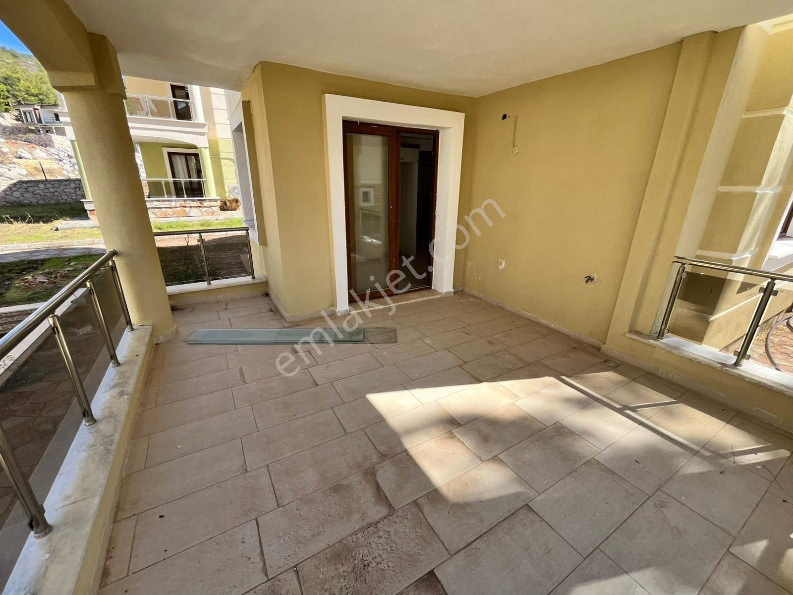 Plaja 1 Km Elit Sitede 3+1 Köşe Bahçeli 2 Banyo Masrafsız Villa - Görsel 4