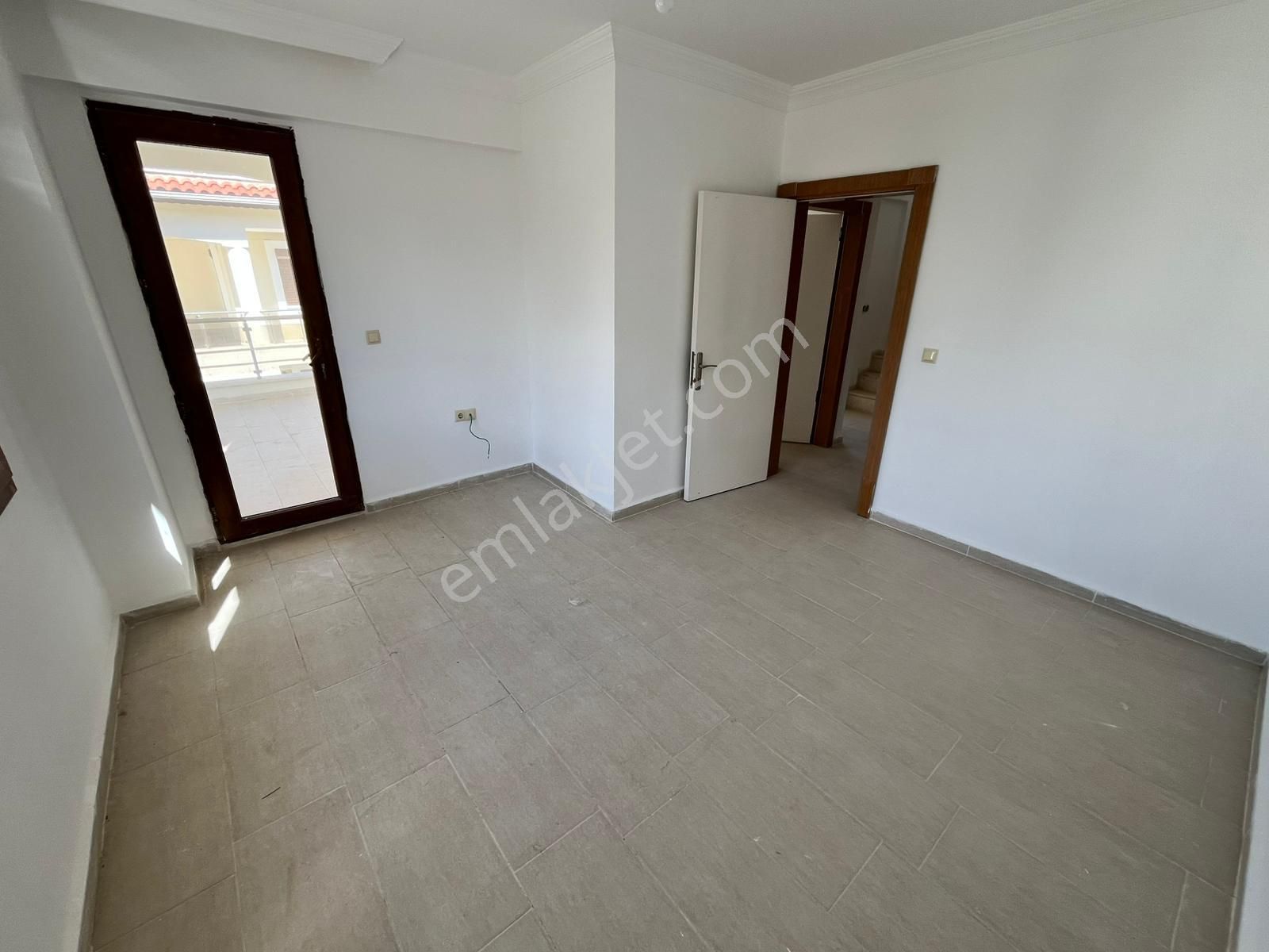 Plaja 1 Km Elit Sitede 3+1 Köşe Bahçeli 2 Banyo Masrafsız Villa - Görsel 19
