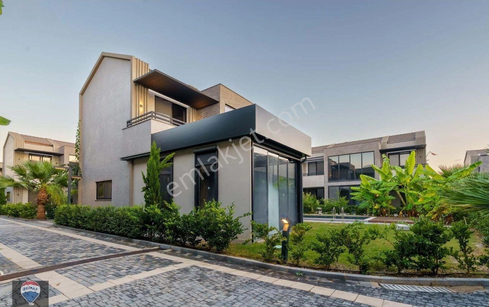 Kuşadası Avm Yanında Satılık Özel Havuzlu Villa - Görsel 25