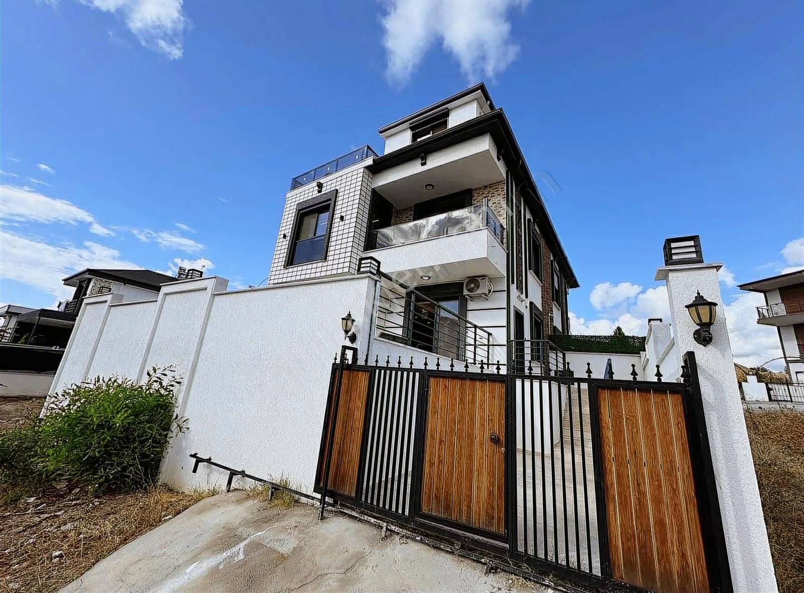 Didim'de Tam Müstakil Tadinda 3+1 Ön Cephe Villa - Görsel 26