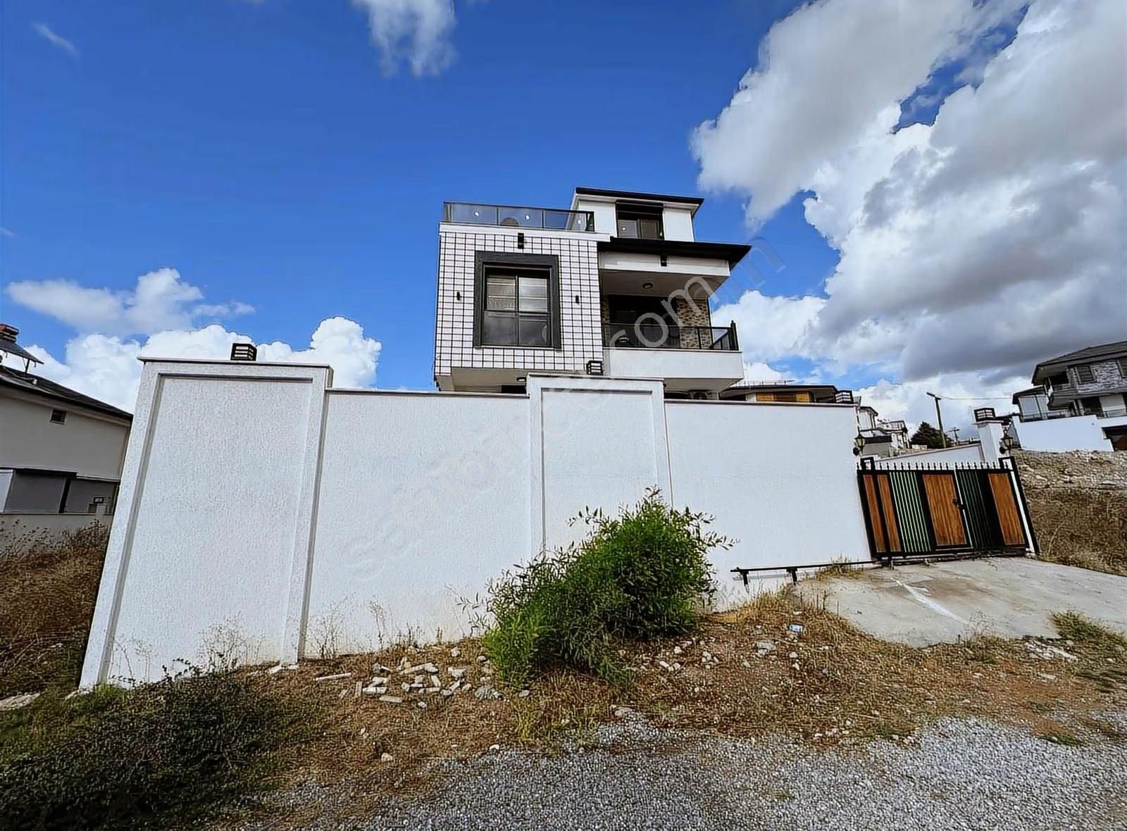 Didim'de Tam Müstakil Tadinda 3+1 Ön Cephe Villa - Görsel 27