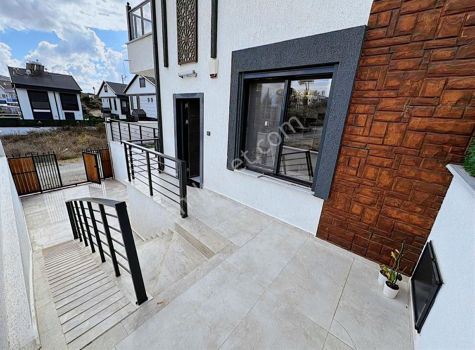 Didim'de Tam Müstakil Tadinda 3+1 Ön Cephe Villa - Görsel 34