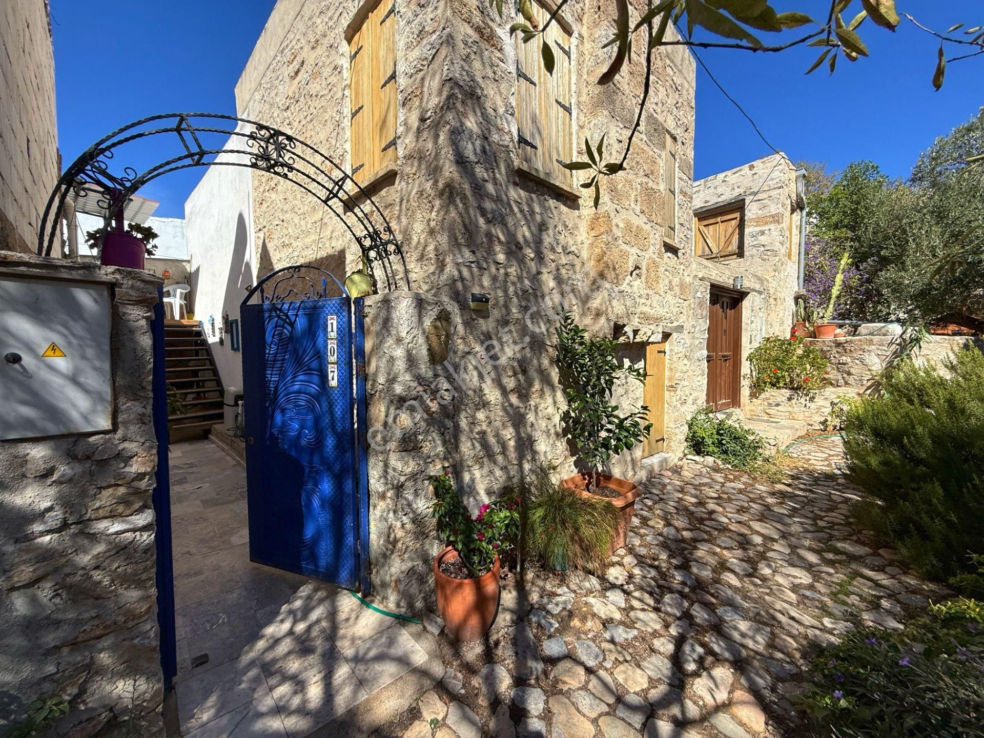 Yazı Köy’de Avlulu Otantik 1+1 Taş Ev - Kısa Süreli Kiralama Yatırımına Uygun - Görsel 3