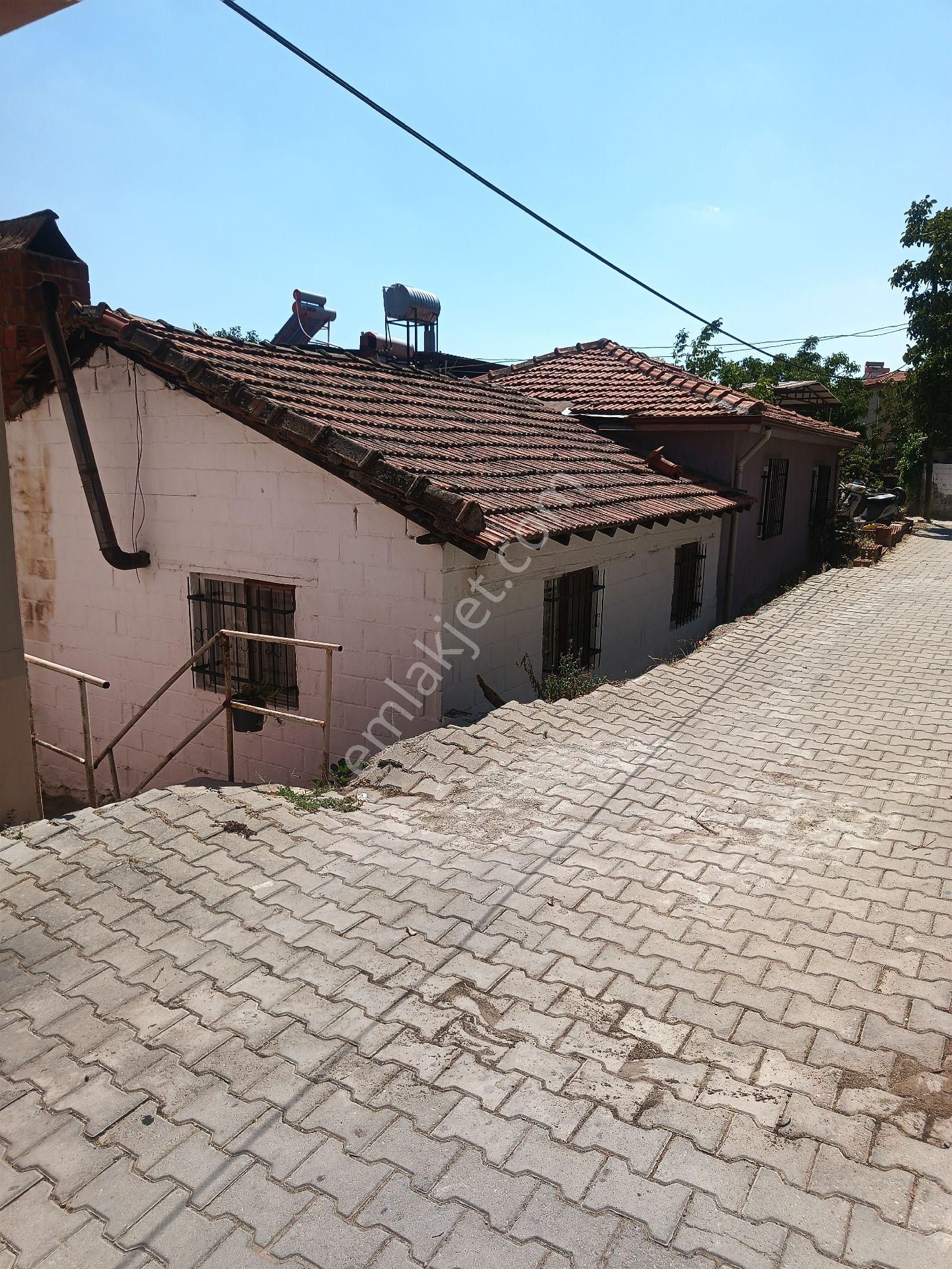 Edremit/çamcı Mah. 2+1 Odalı/avlu Ve Balkon Müstakil Ev Satılık