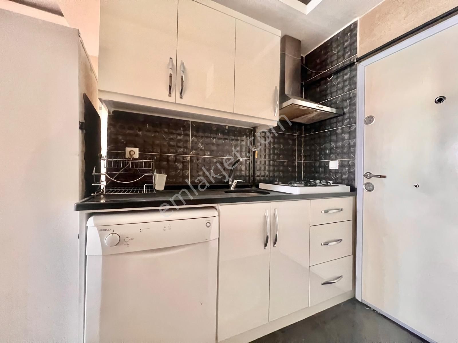 Ender Uysal Gayrimenkulden Sırakapılar Mahallesin De 1+1 Satılık Balkonlu Arakat Apart.. - Görsel 7