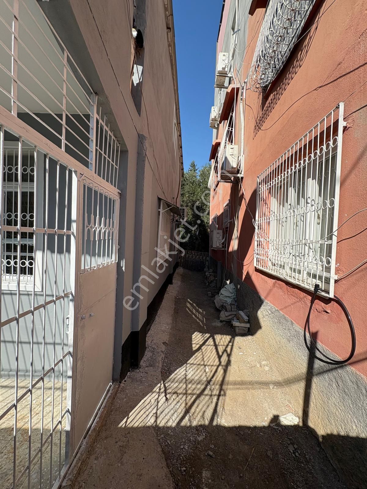 Barış Mahallesi’nde 107 Mt2 Arsa İçerisinde 100 Mt2 Oturumlu Müstakil Ev - Görsel 2