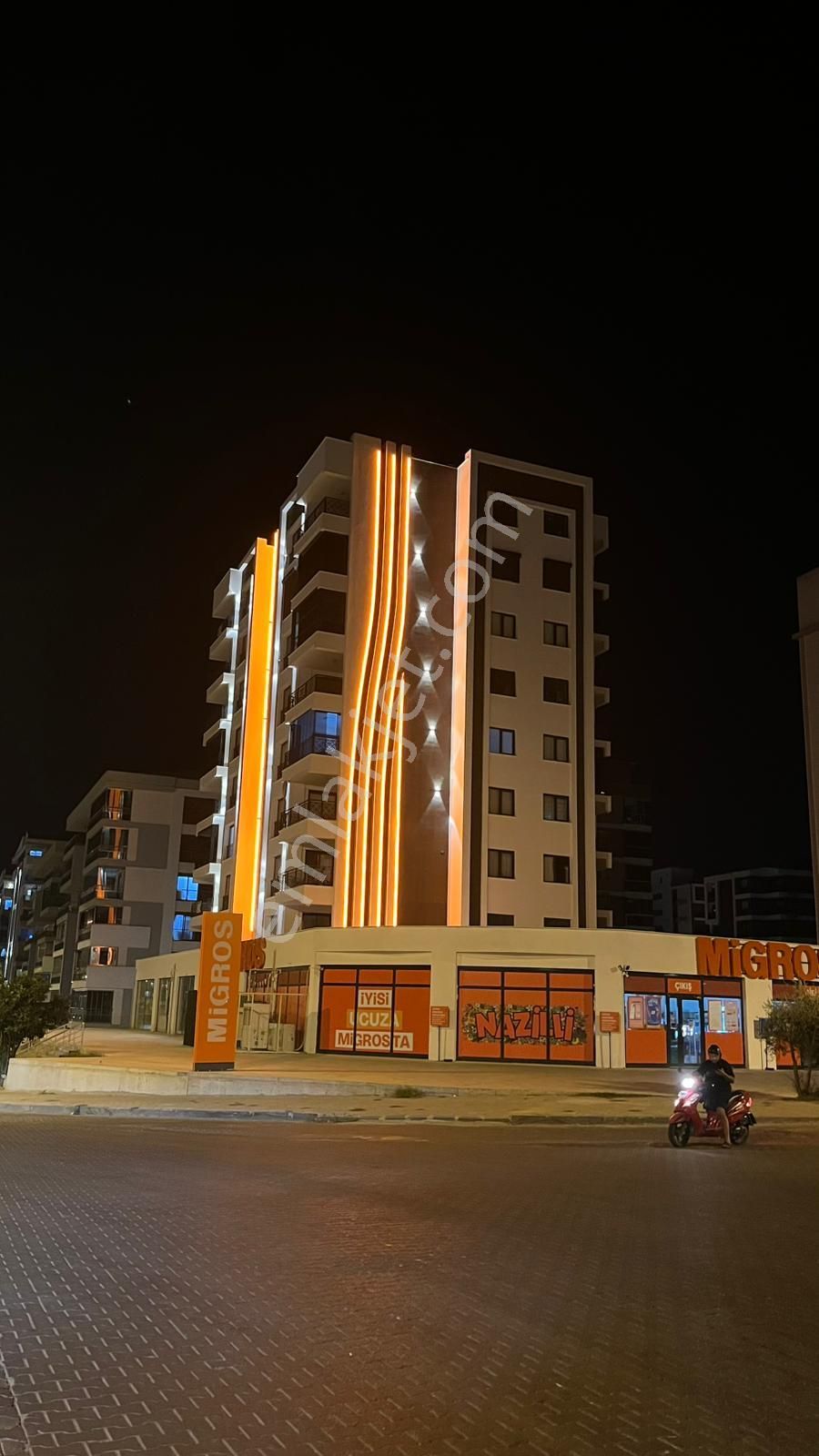 Zafer De Köşe Konumda 3+1 Manzaralı Otoparklı Sıfır Lüx Daire