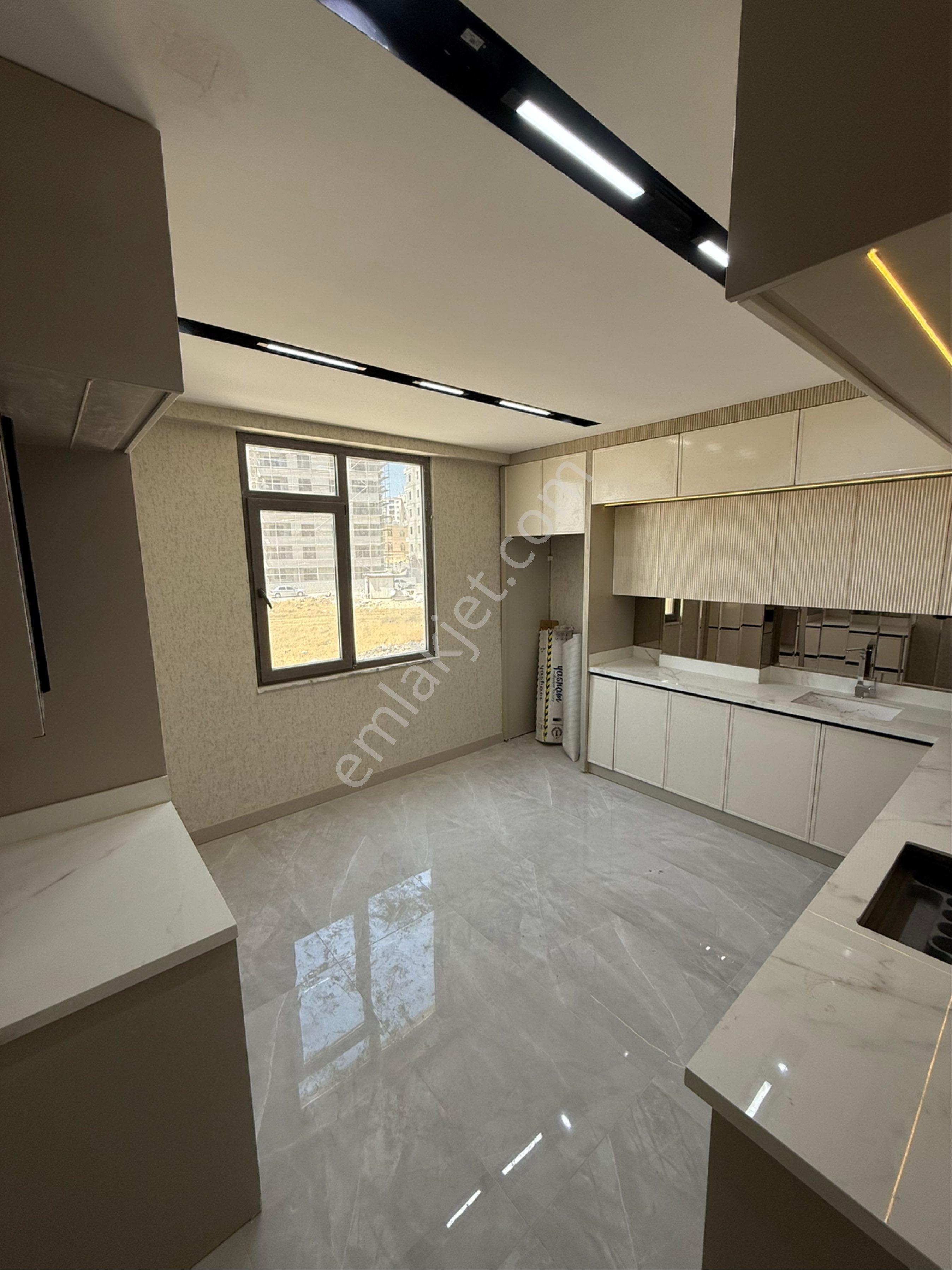 Karaköprü Seyrantepe 3 Bloklu Site İçerisinde Ultra Lüxs Daire - Görsel 9