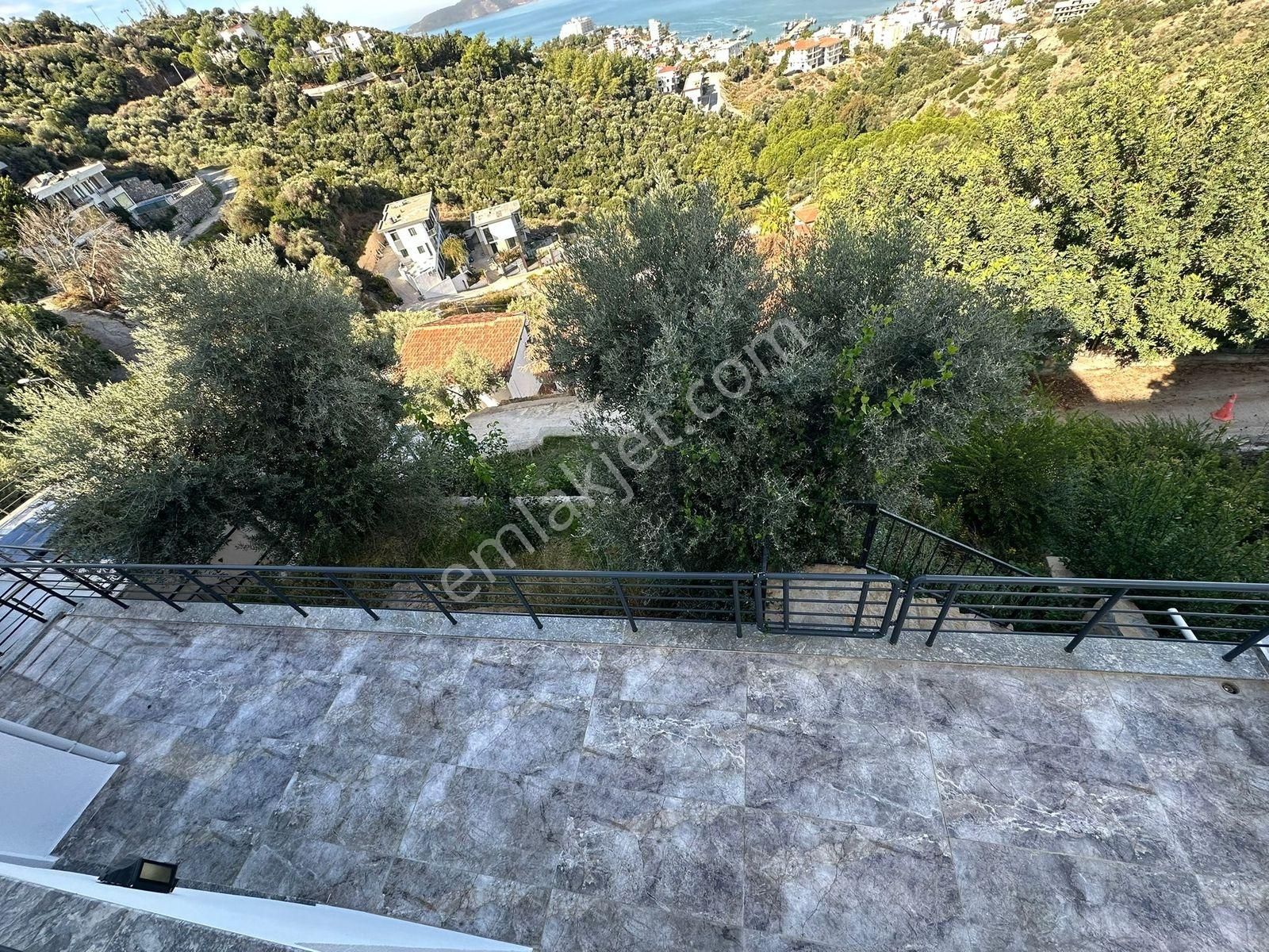 Bakımlı Panoramik Deniz Manzaralı Eşyalı Satılık Müstakil Ev - Görsel 13