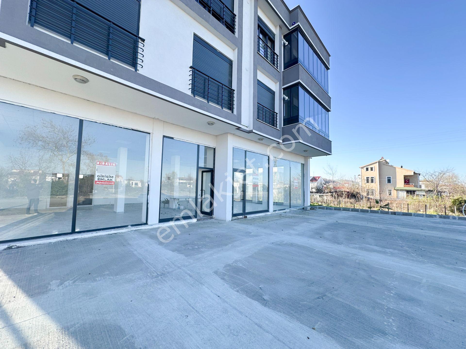 Çatalçamda Bulvar Cephe 195 M Önü Müsait Kiralık