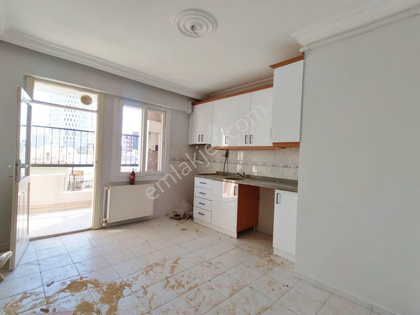 Huzurevleri Metro Durağı Yanı Mutfağı Yeni 3+1 Geniş Kiralık