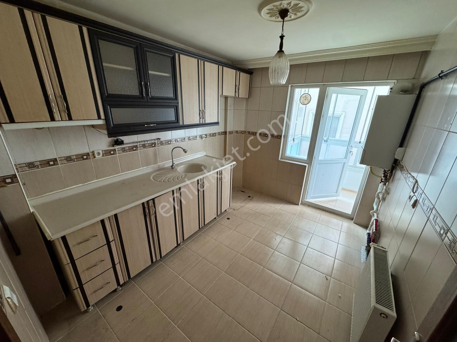 Selçuklu Mh 3+1 1. Katta Merkerzi Konumda Çift Balkonlu Daire