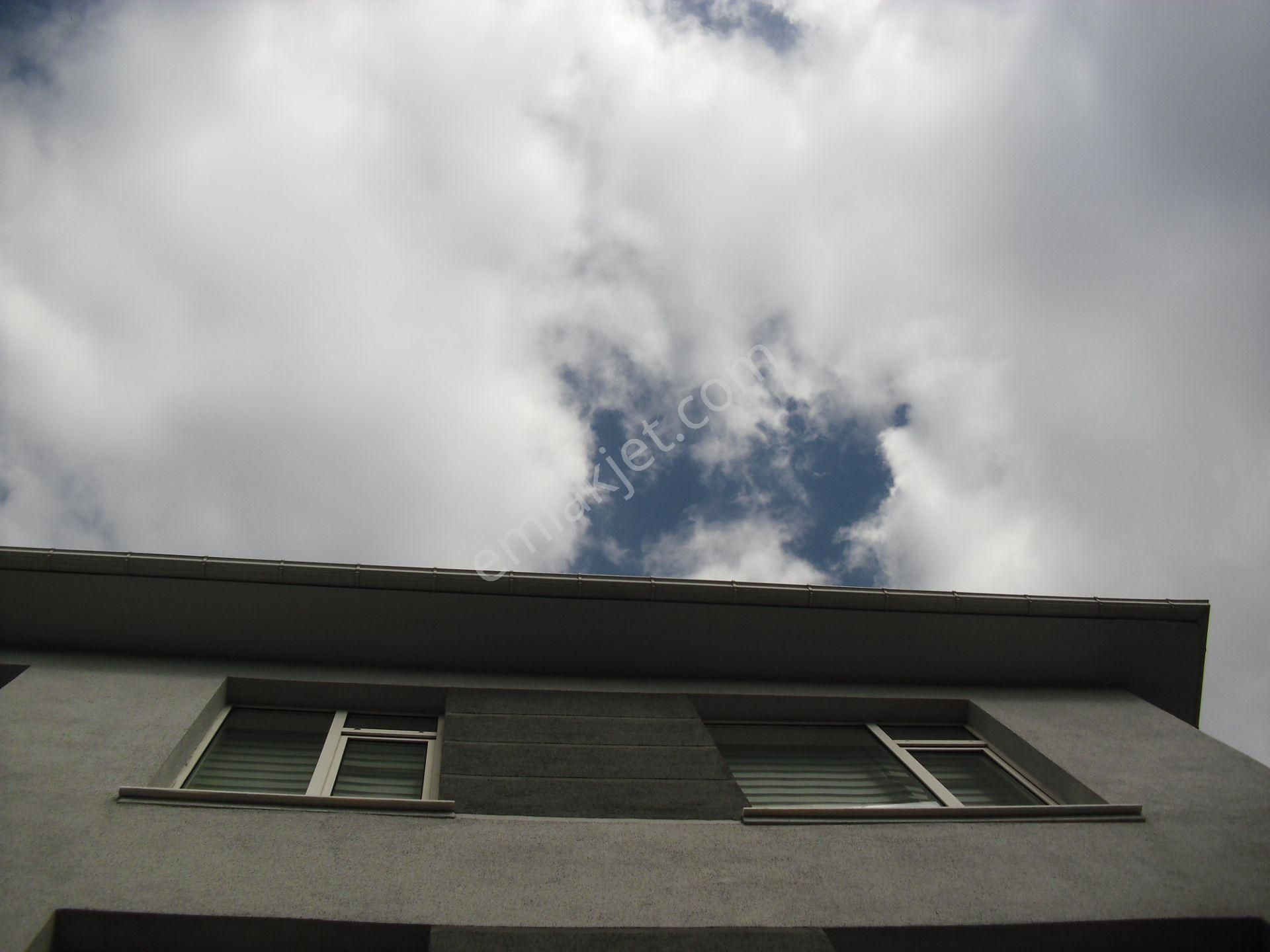 Gaziosmanpaşa Mahatmagandi'de Komple Satılık Bina & Arsa