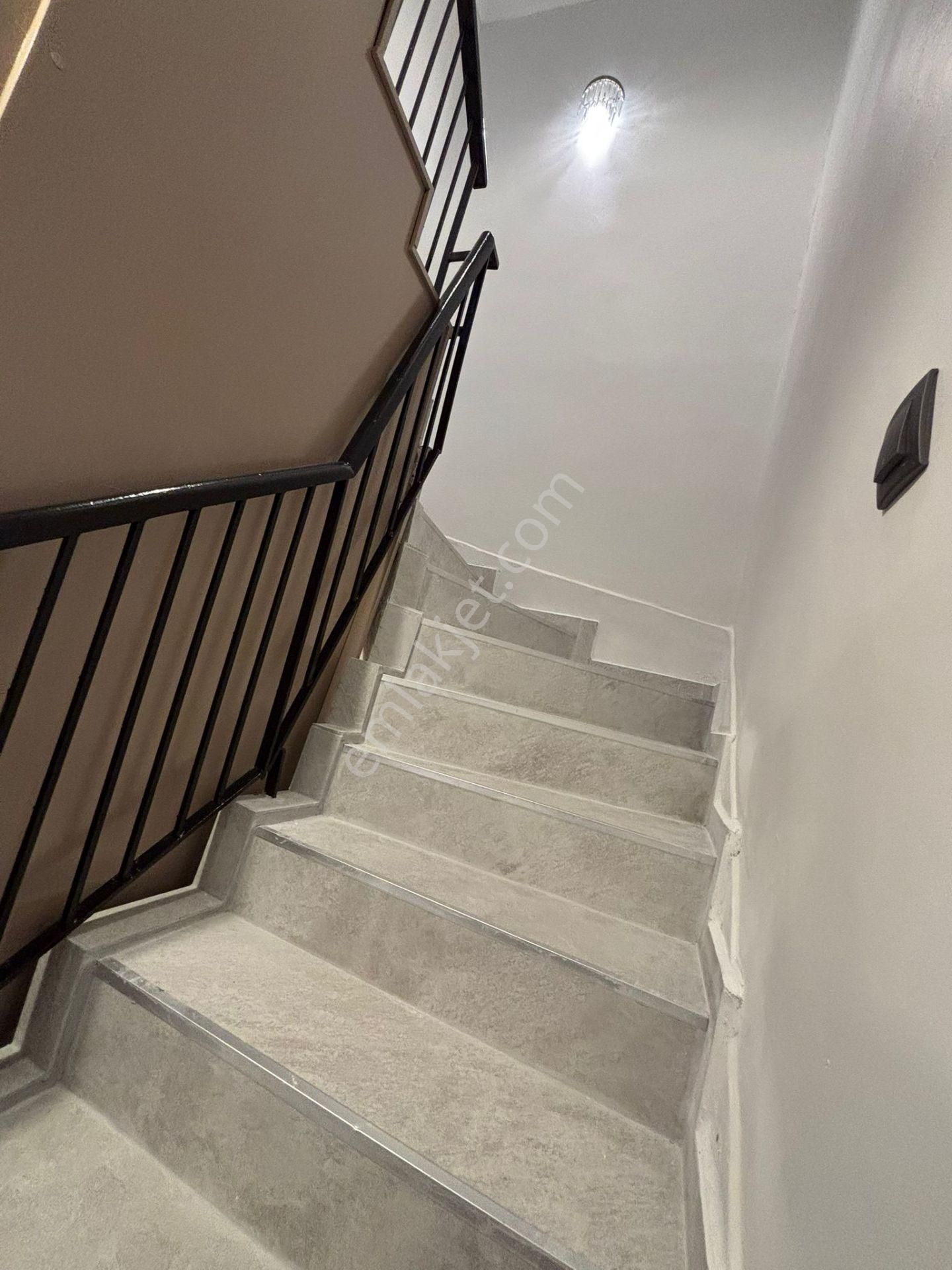 Polat Livedan Uğur Mumcuda Yenilenmiş Full Yapılı Müstakil Daire - Görsel 17