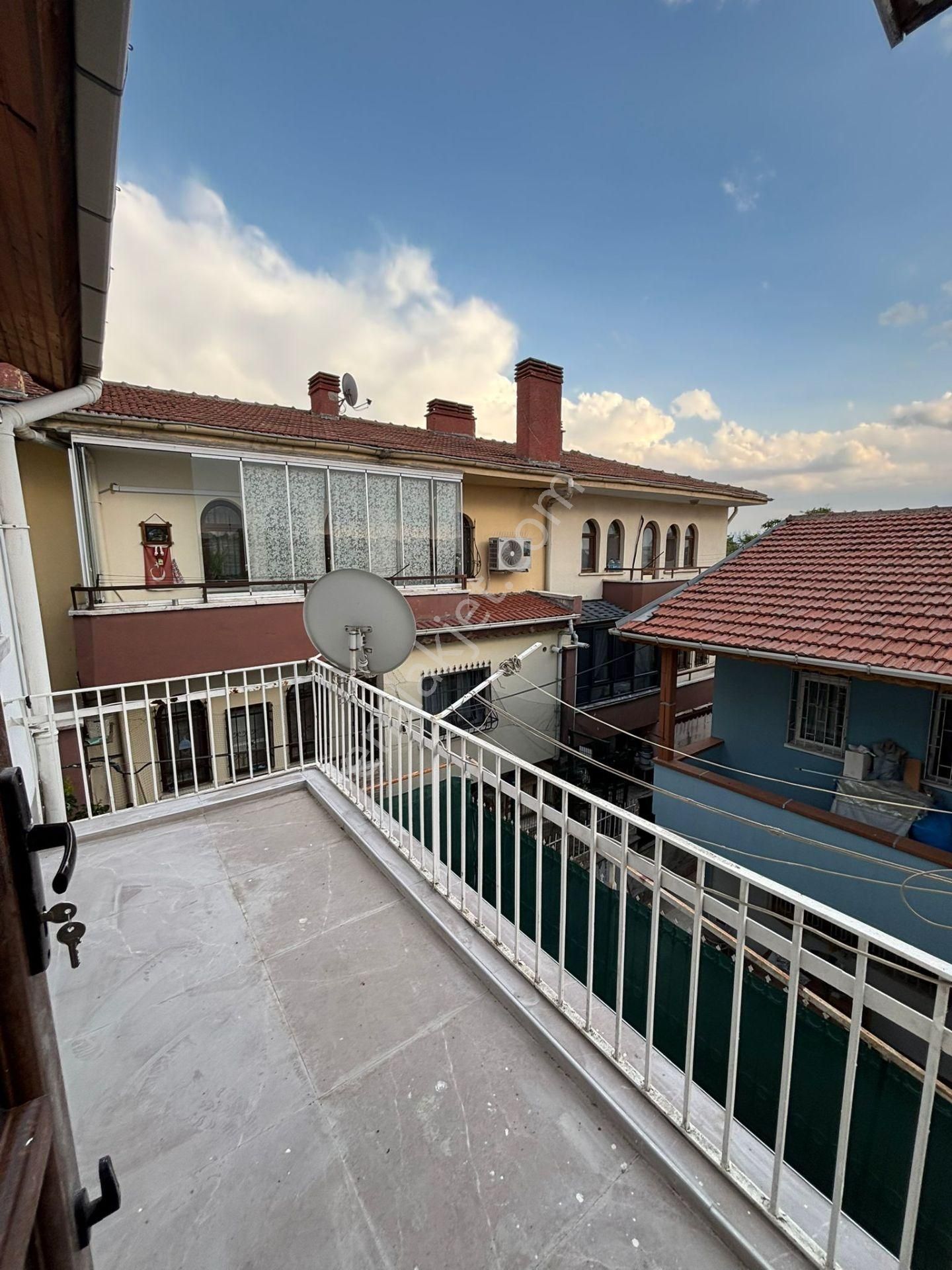 Polat Livedan Uğur Mumcuda Yenilenmiş Full Yapılı Müstakil Daire - Görsel 15