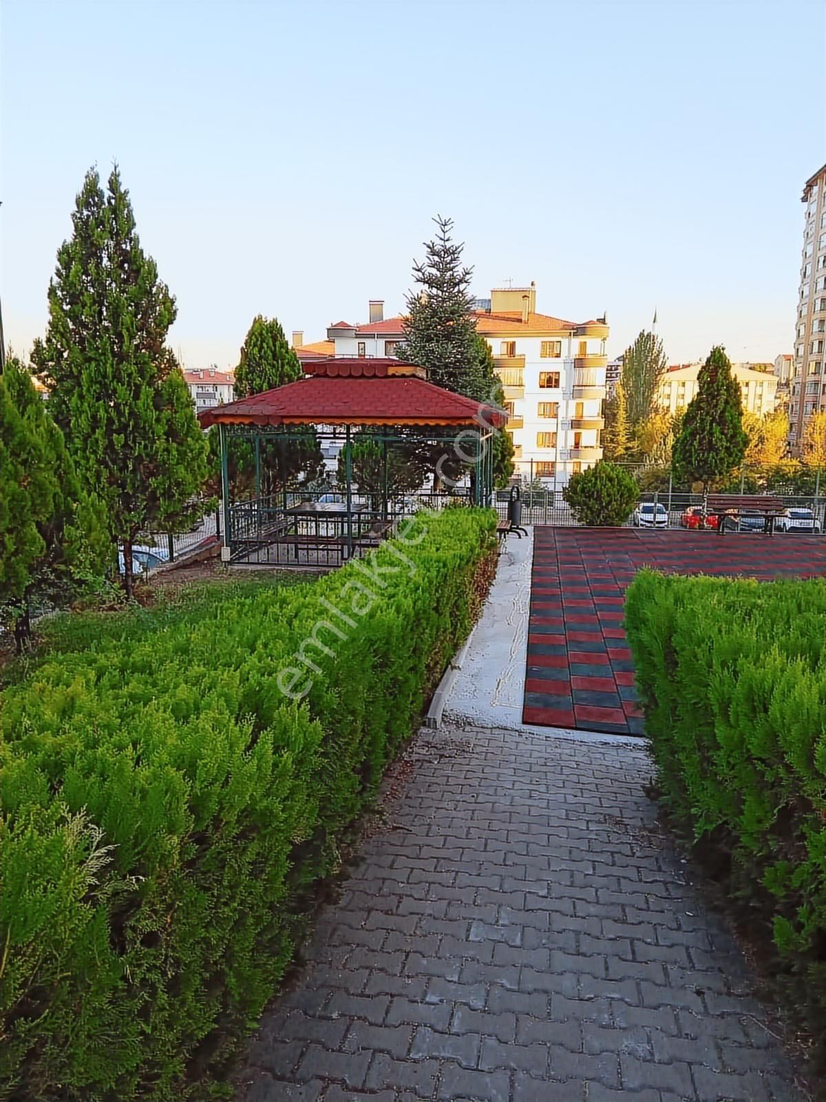 Polat Livedan Çift Asansörlü Ebeveyn Banyolu Geniş Satılık 3+1 - Görsel 11