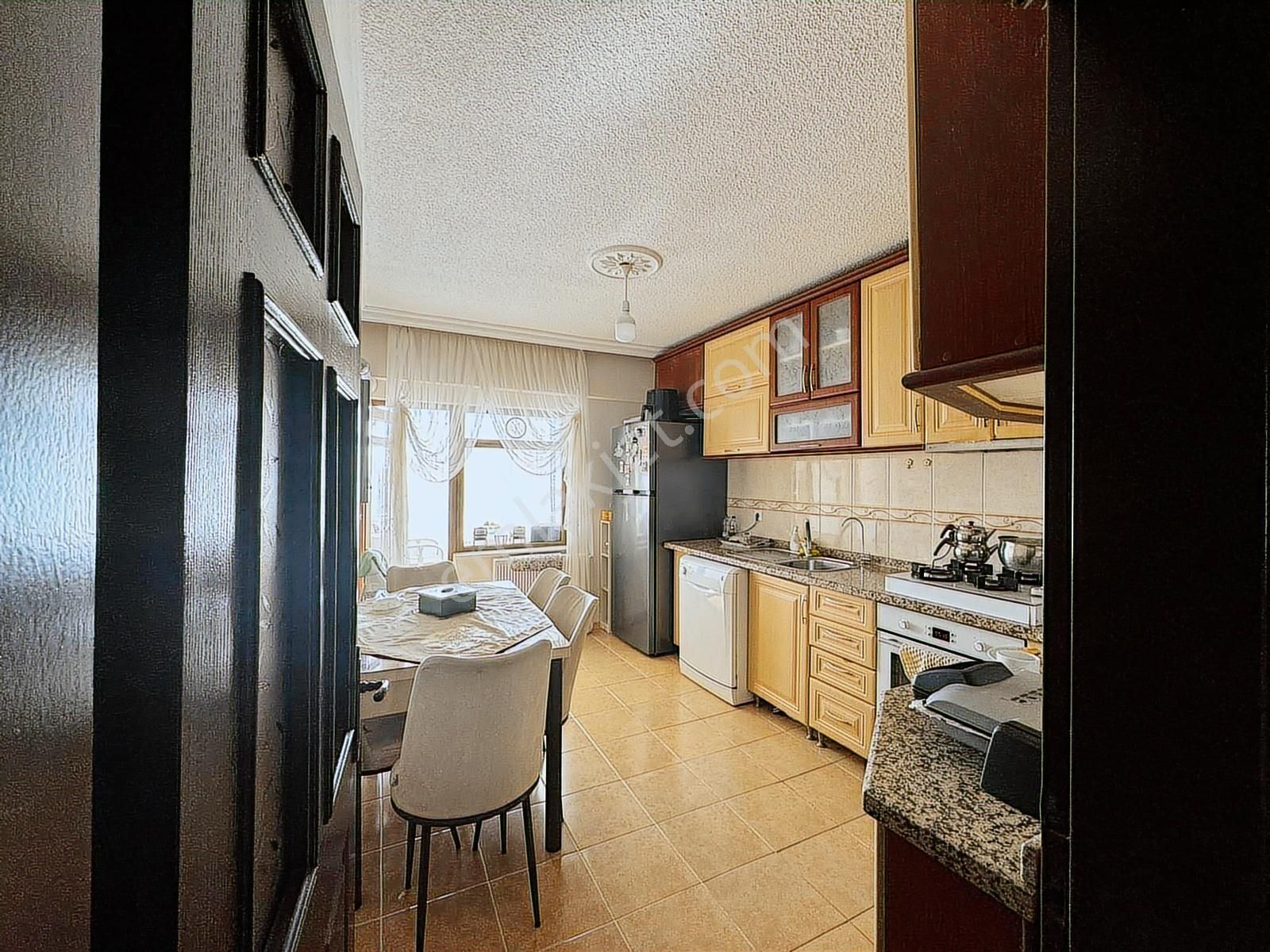 Polat Livedan Çift Asansörlü Ebeveyn Banyolu Geniş Satılık 3+1 - Görsel 13