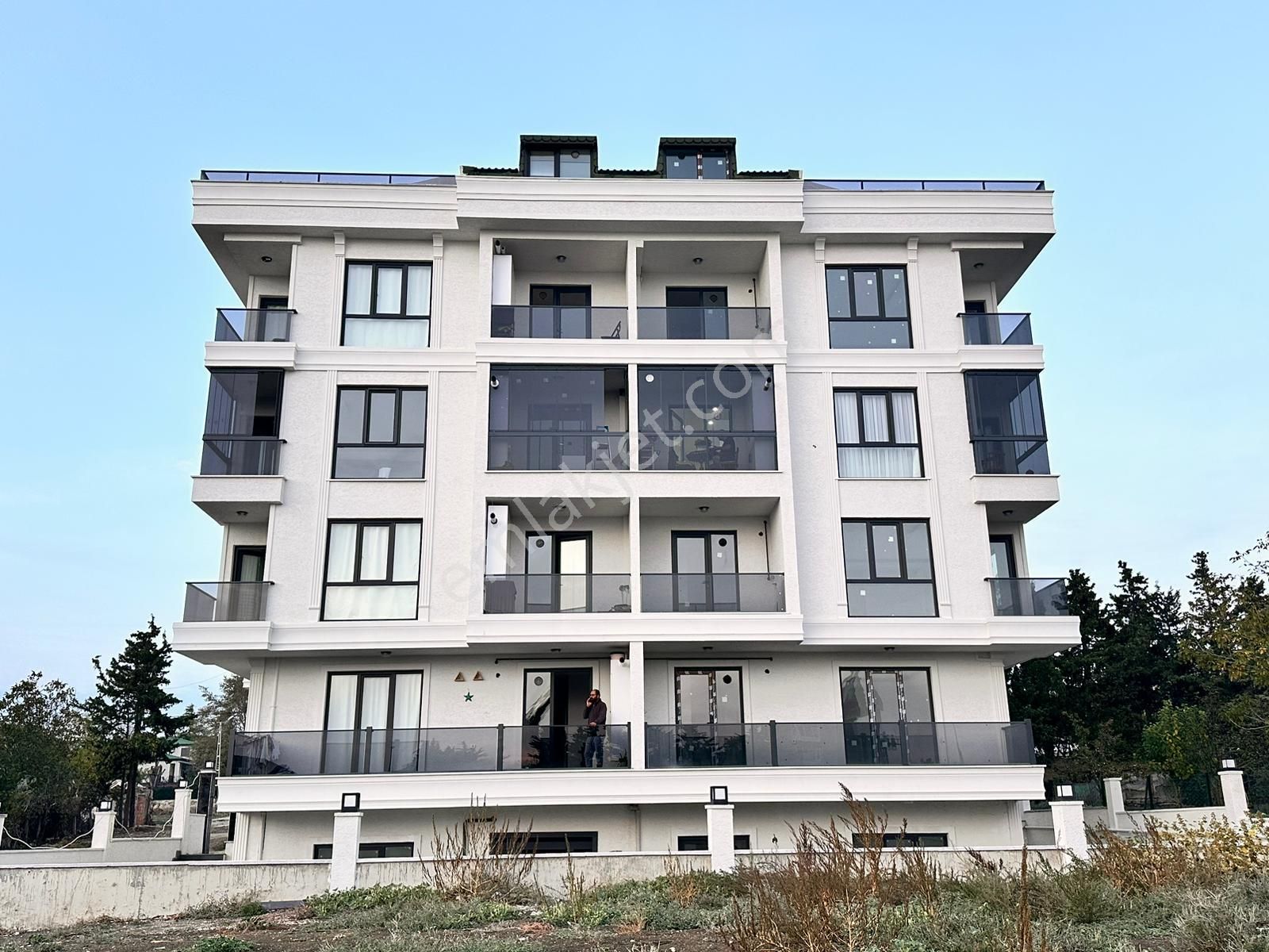 Büyükçekmece Celaliyede Satılık Sıfır Bahçe Kullanımlı Daire