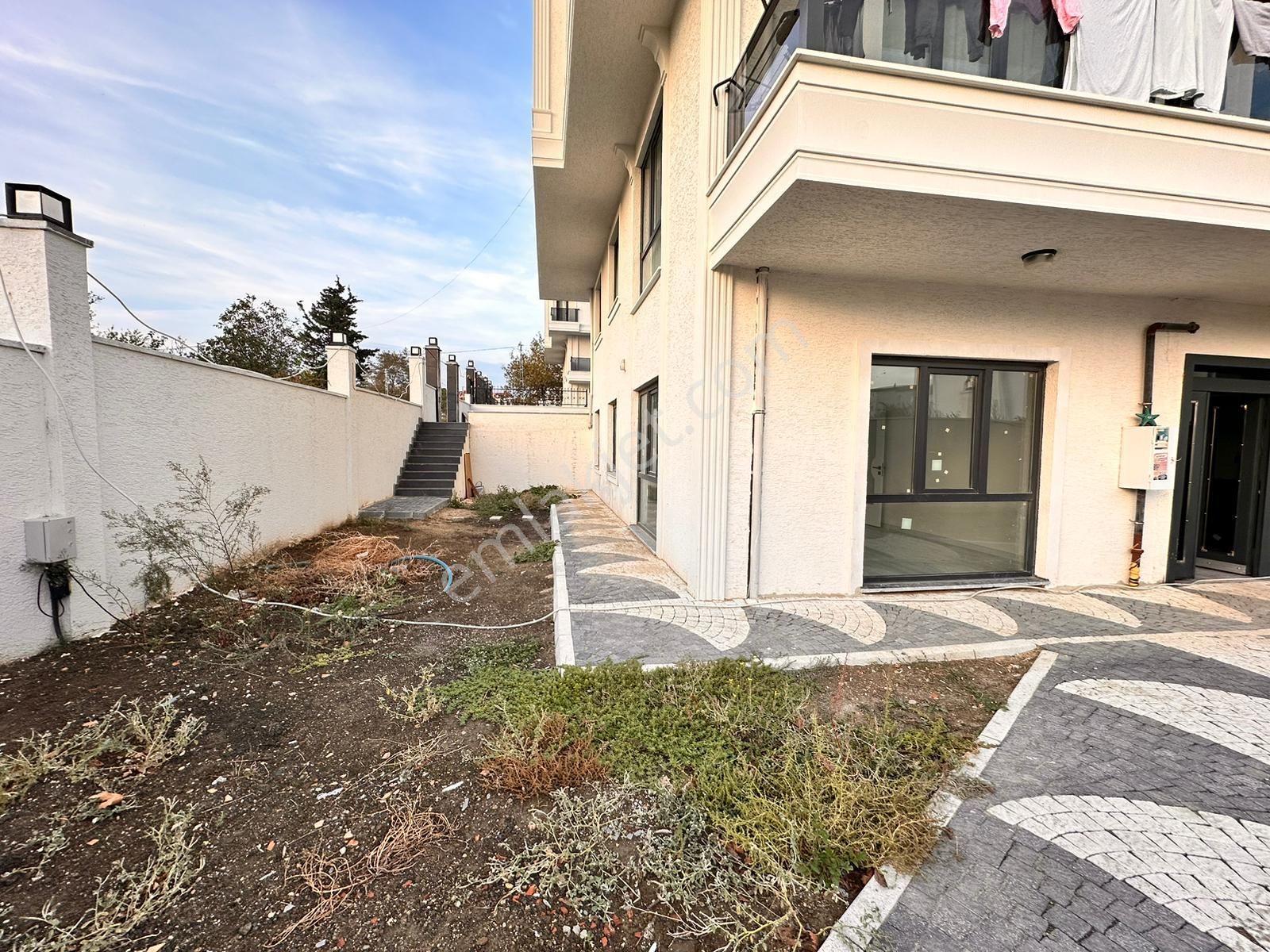 Büyükçekmece Celaliyede Satılık Sıfır Bahçe Kullanımlı Daire - Görsel 2