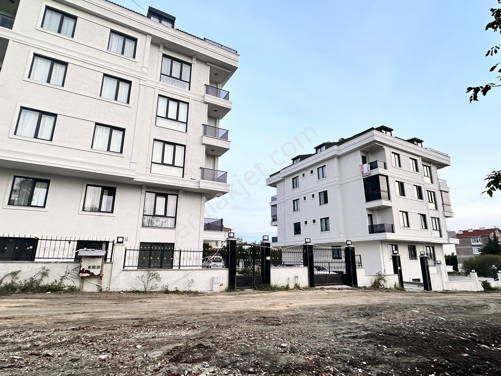 Büyükçekmece Celaliyede Satılık Sıfır Bahçe Kullanımlı Daire - Görsel 25