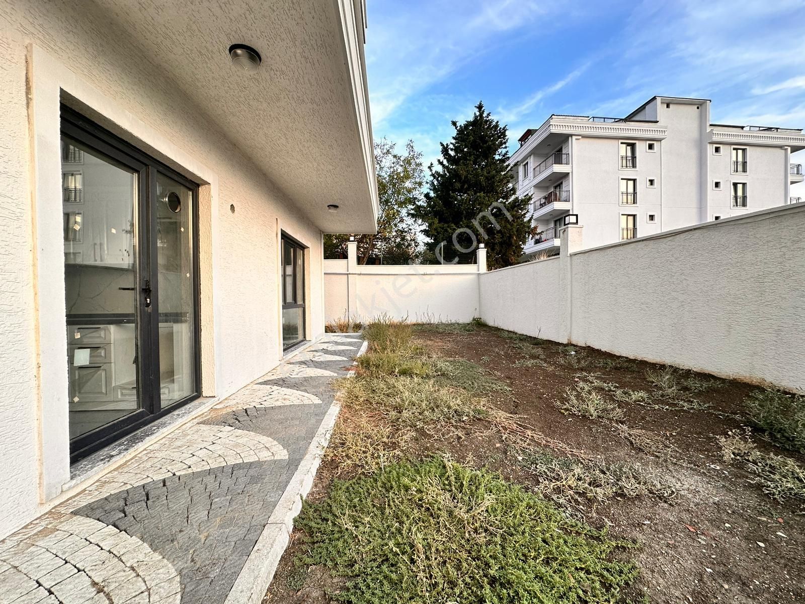 Büyükçekmece Celaliyede Satılık Sıfır Bahçe Kullanımlı Daire - Görsel 3