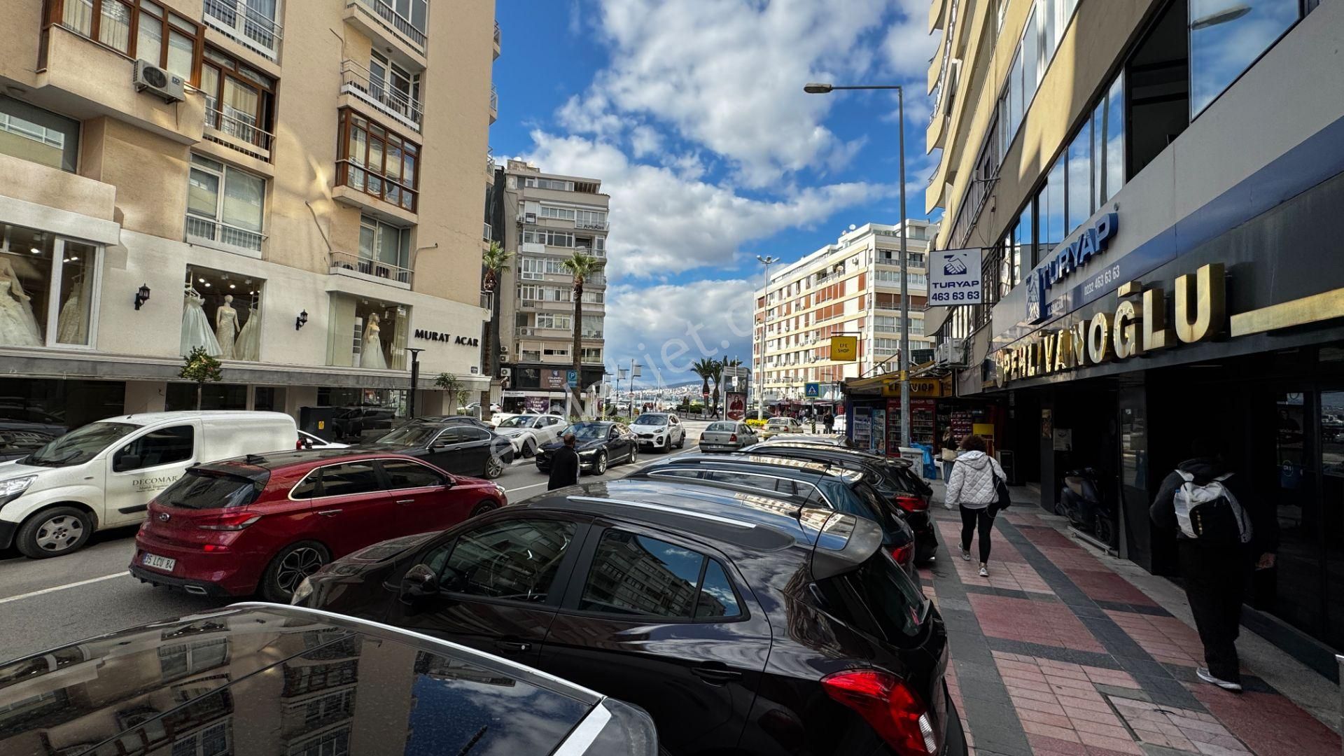 Deniz Manzaralı Plevne Bulvarı'nda Şömineli Çatı Katı Daire - Görsel 24