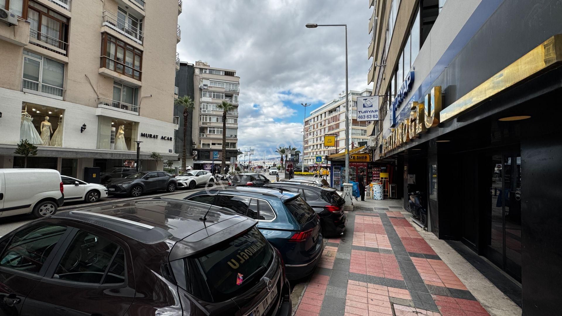 Deniz Manzaralı Plevne Bulvarı'nda Şömineli Çatı Katı Daire - Görsel 3