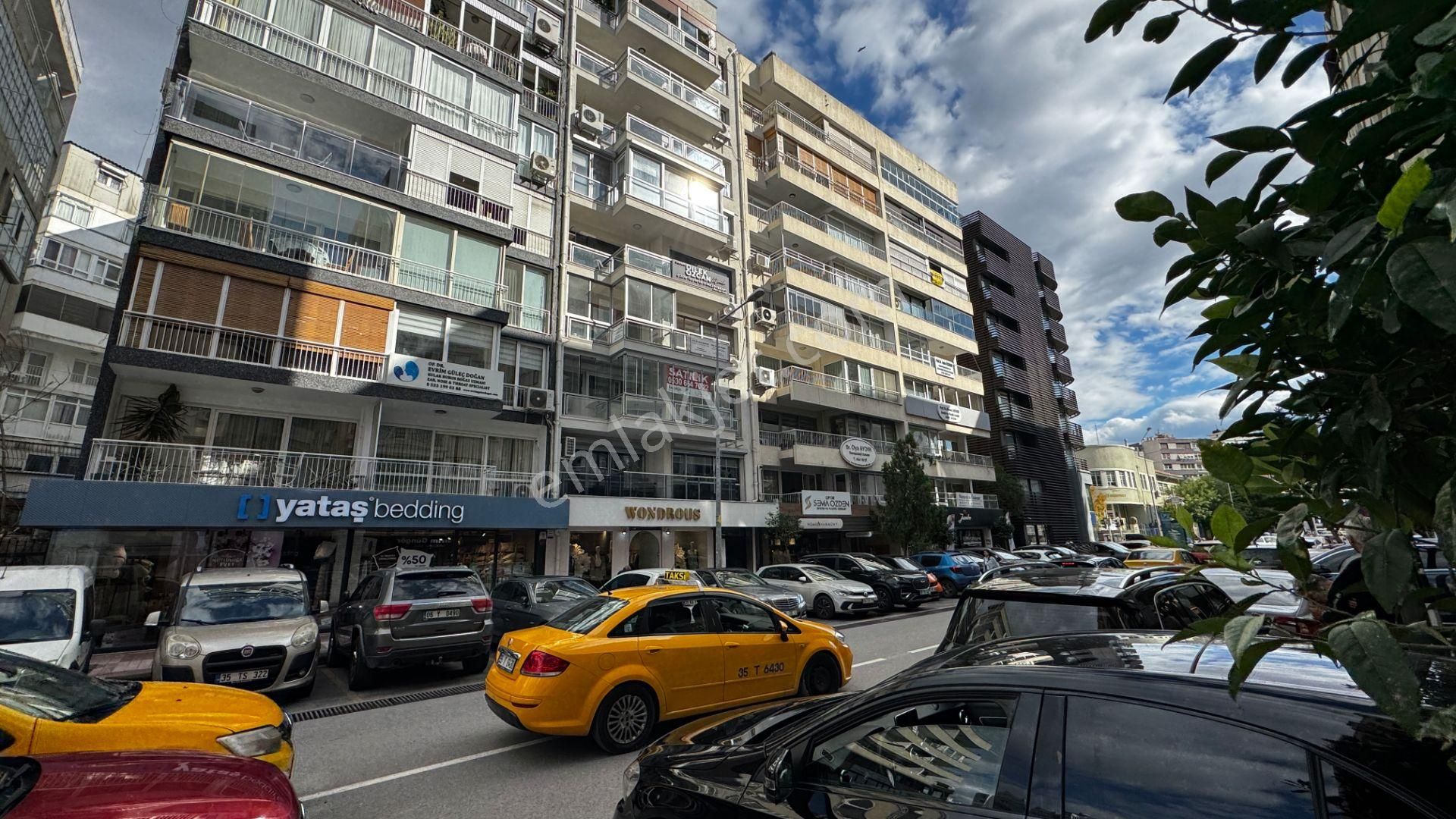 Deniz Manzaralı Plevne Bulvarı'nda Şömineli Çatı Katı Daire - Görsel 4