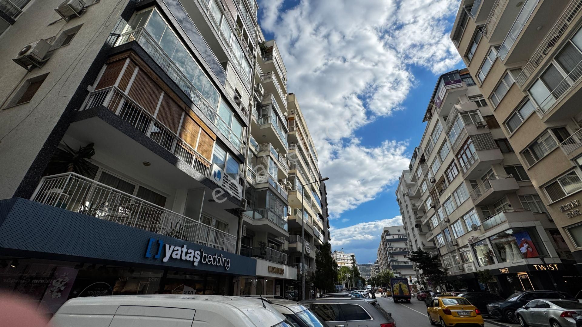 Deniz Manzaralı Plevne Bulvarı'nda Şömineli Çatı Katı Daire - Görsel 34