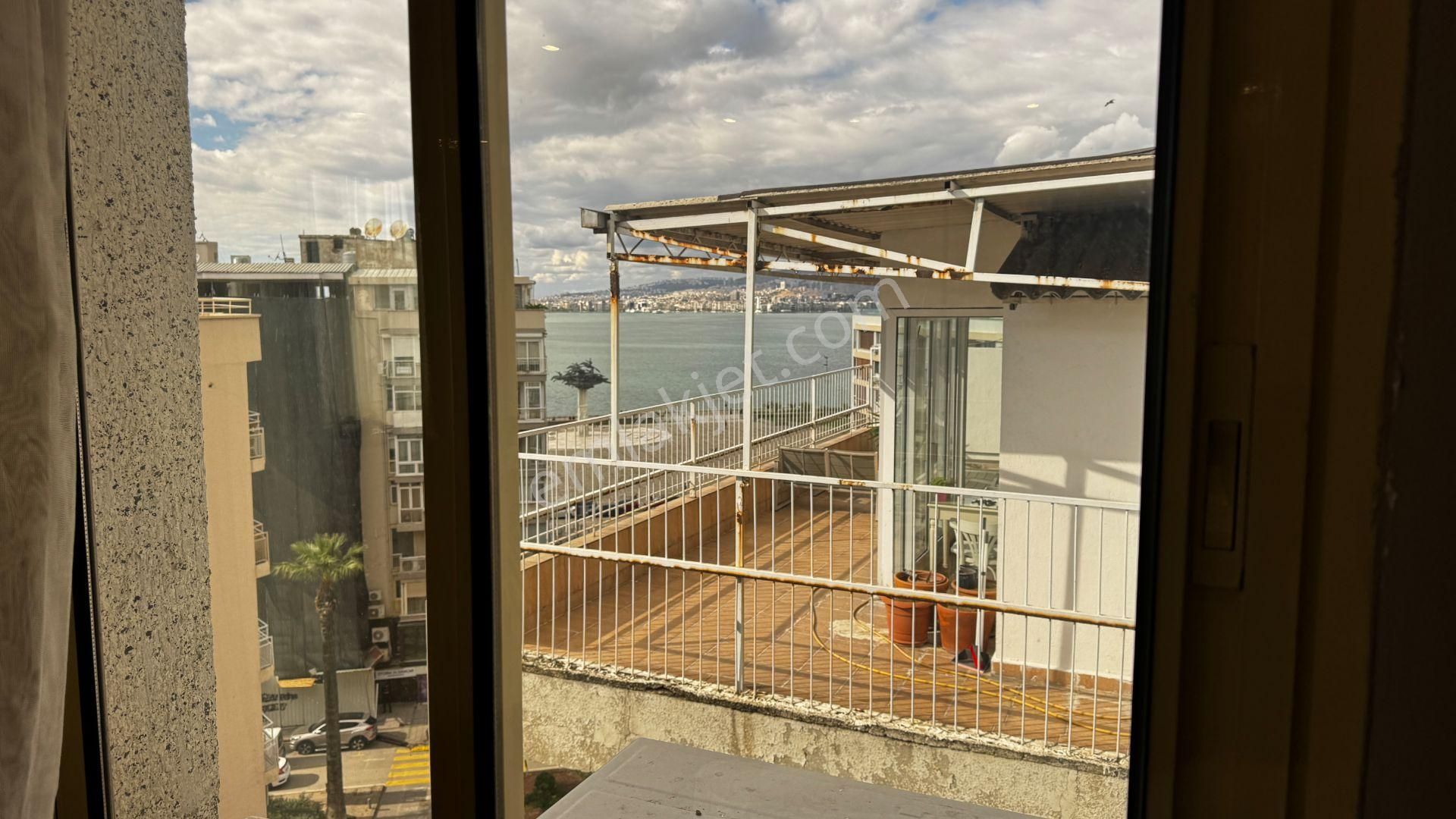 Deniz Manzaralı Plevne Bulvarı'nda Şömineli Çatı Katı Daire - Görsel 26