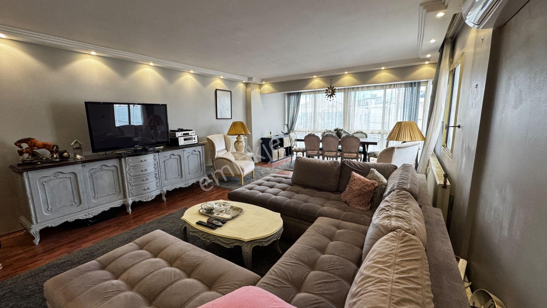 Deniz Manzaralı Plevne Bulvarı'nda Şömineli Çatı Katı Daire - Görsel 9